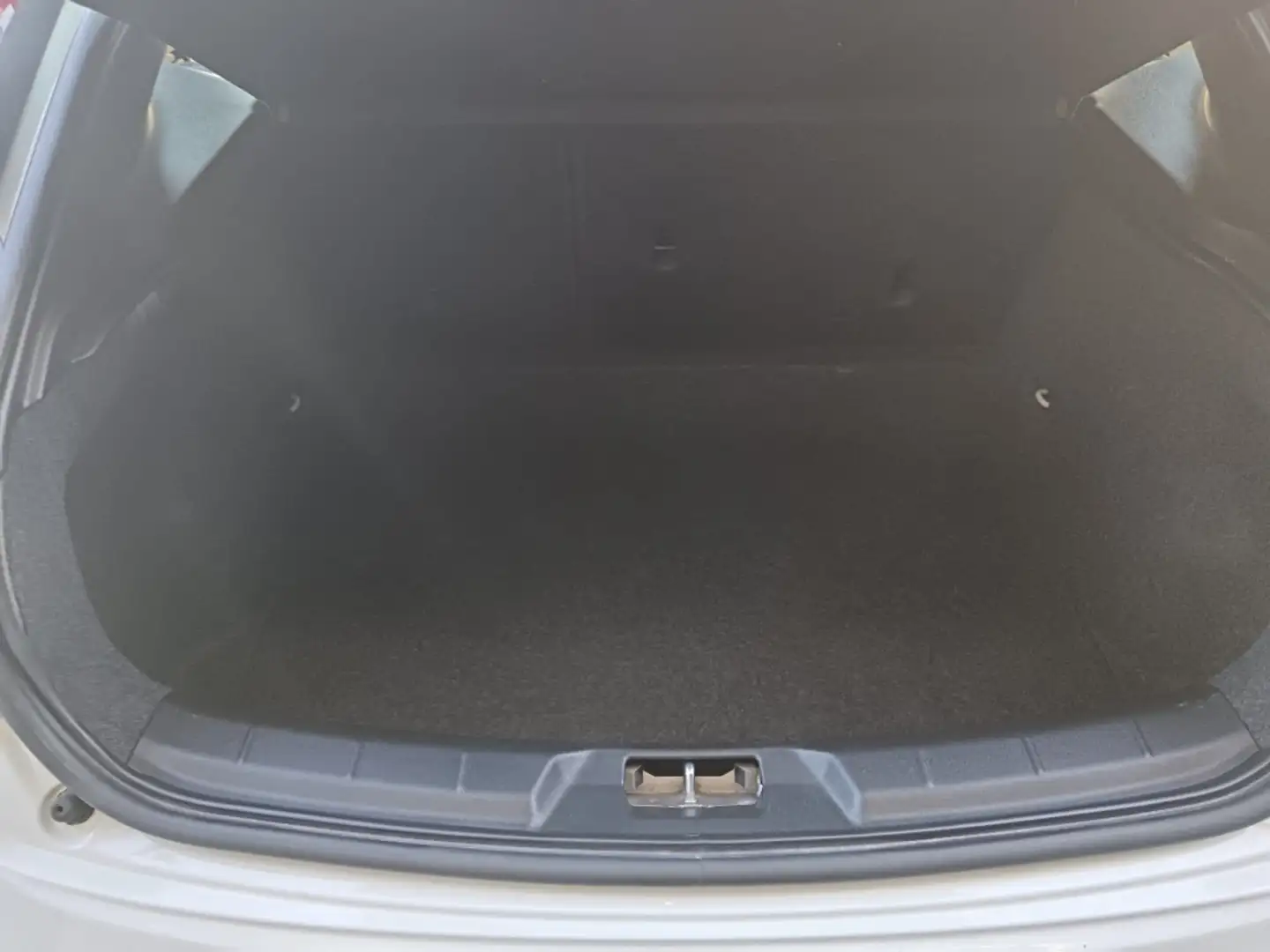 Volvo V40 Cross Country D2 Momentum 120 Blanco - 2