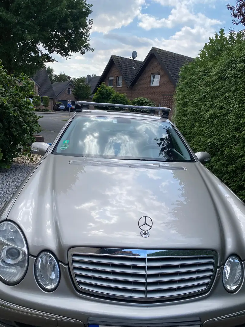 Mercedes-Benz E 240 E 240 4Matic Elegance Szary - 1