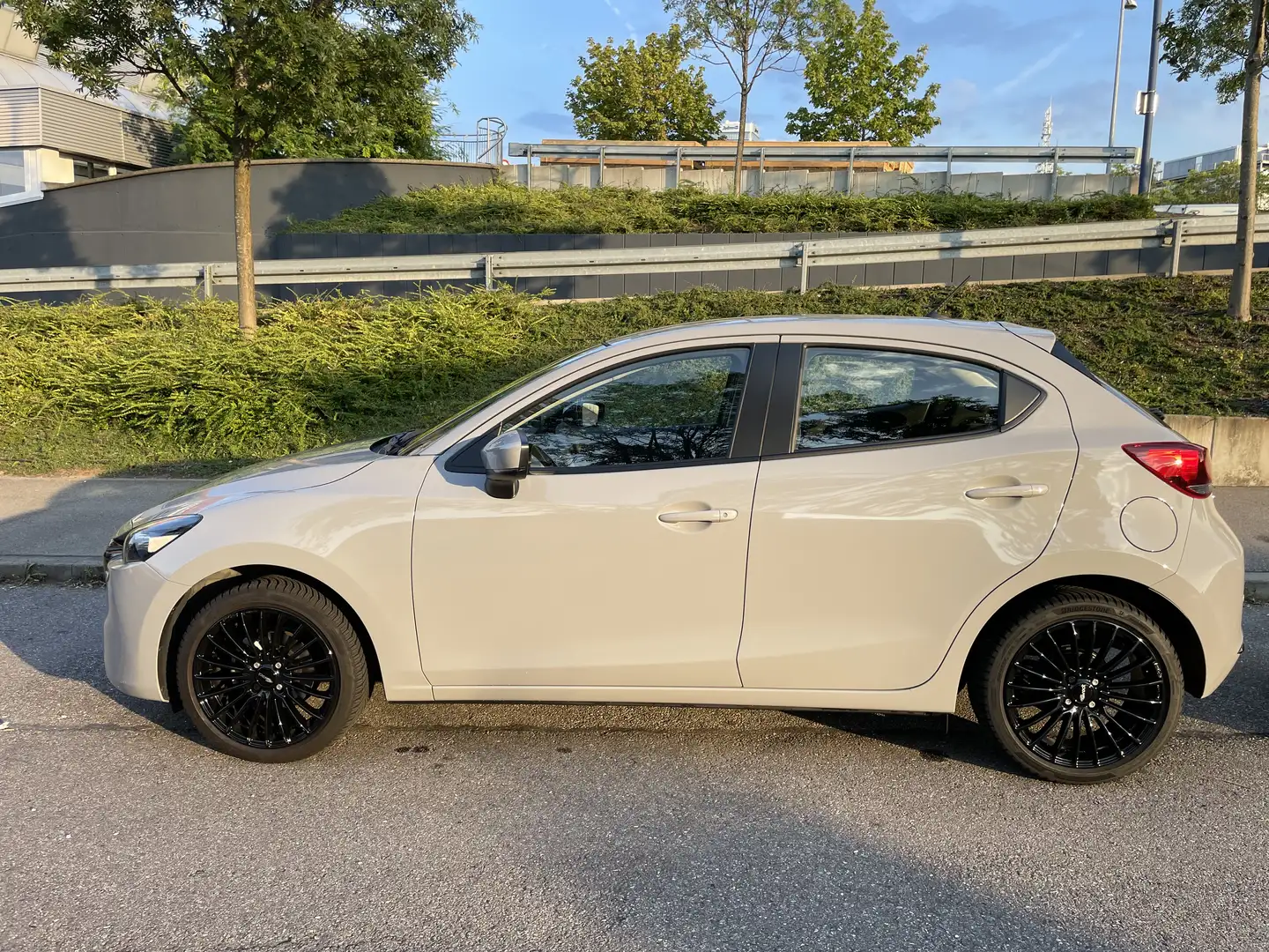 Mazda 2 SKYACTIV-G 90 M HYBRID Center-Line - 2