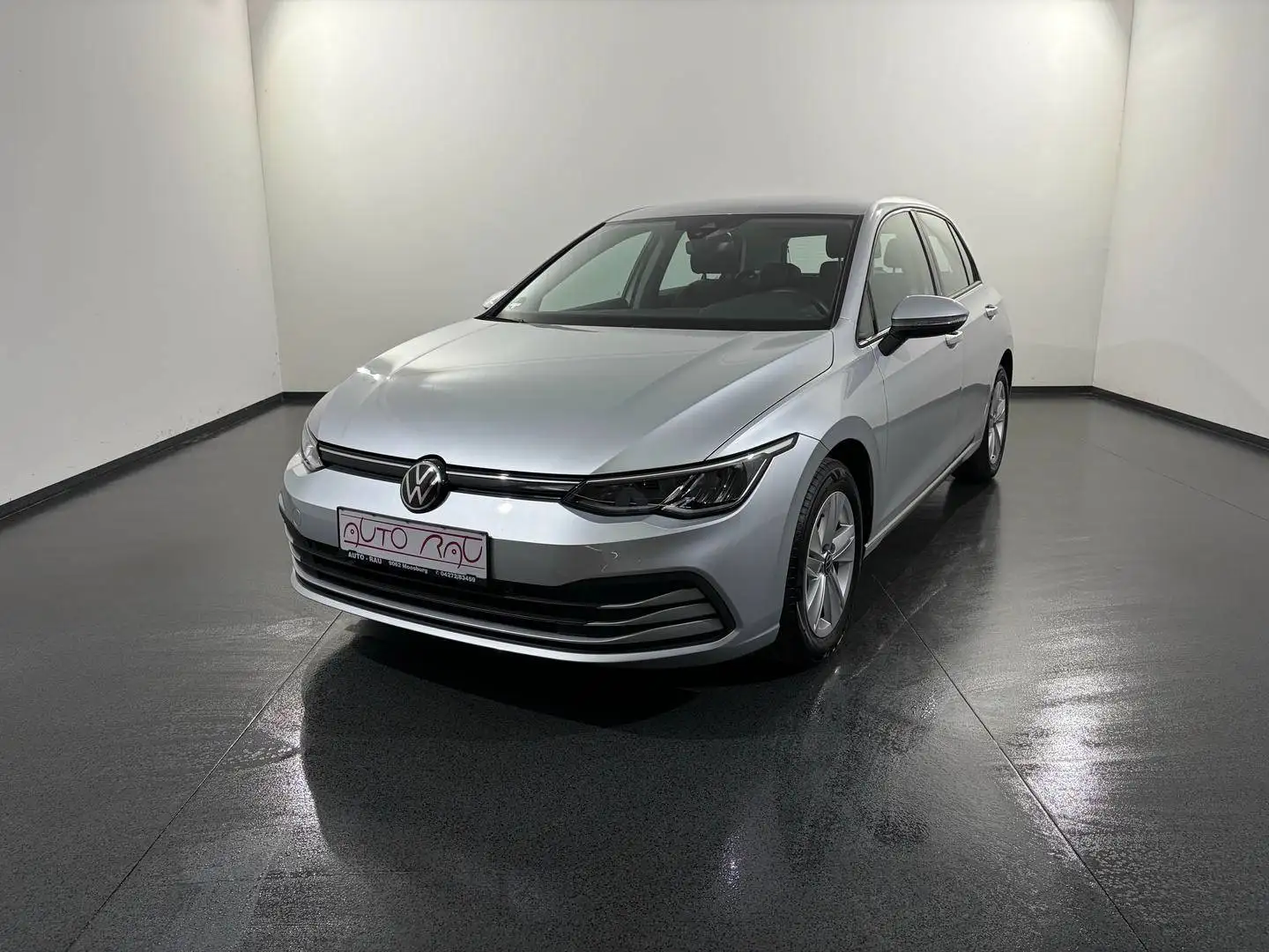 Volkswagen Golf 8 Limo. 2.0 TDI SCR Life *LED*NAVI*PDC* Silber - 2