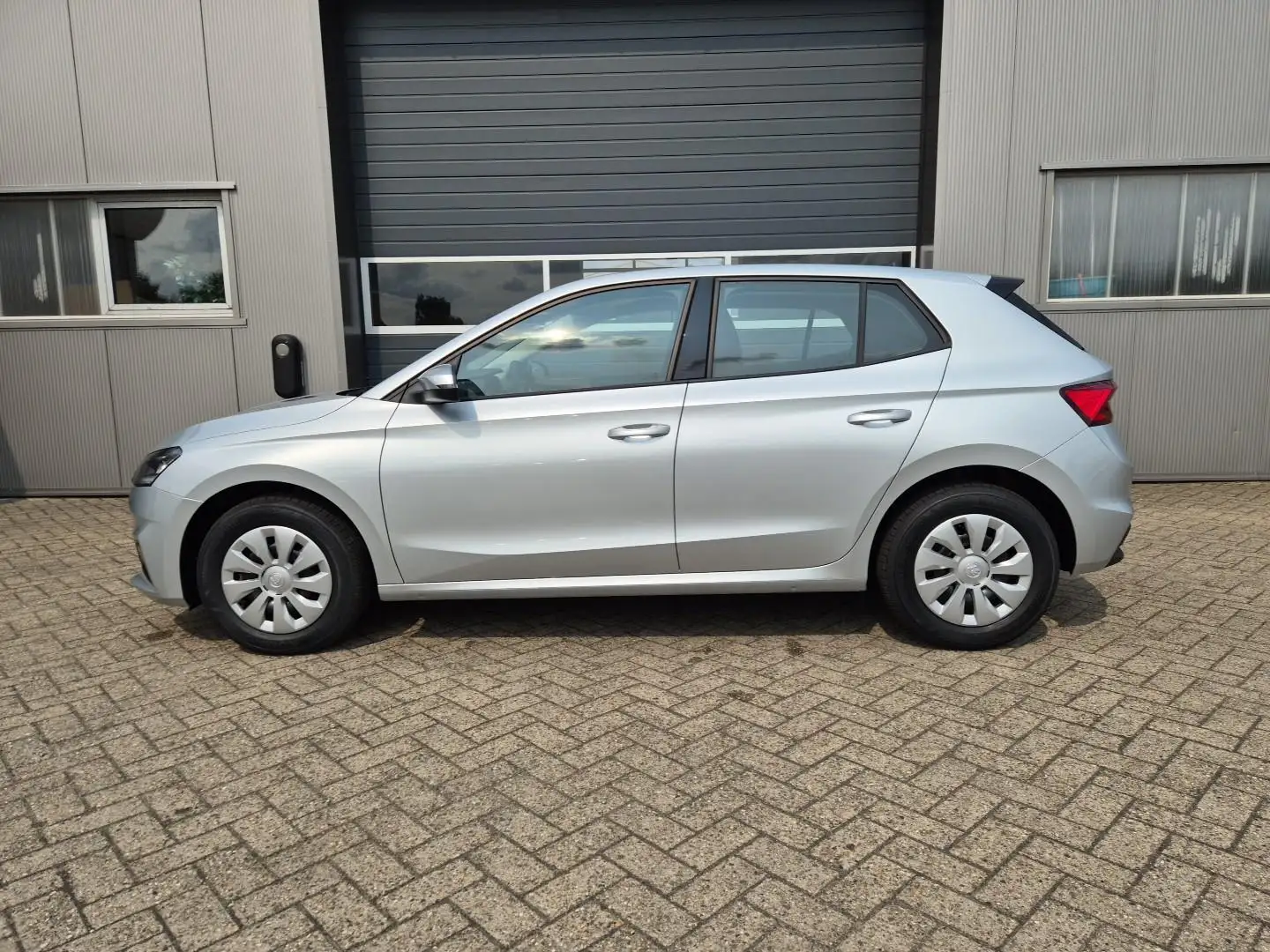 Skoda Fabia 1.0 TSI 115PS Selection 5-türig Sitzheizung Par... Silber - 2