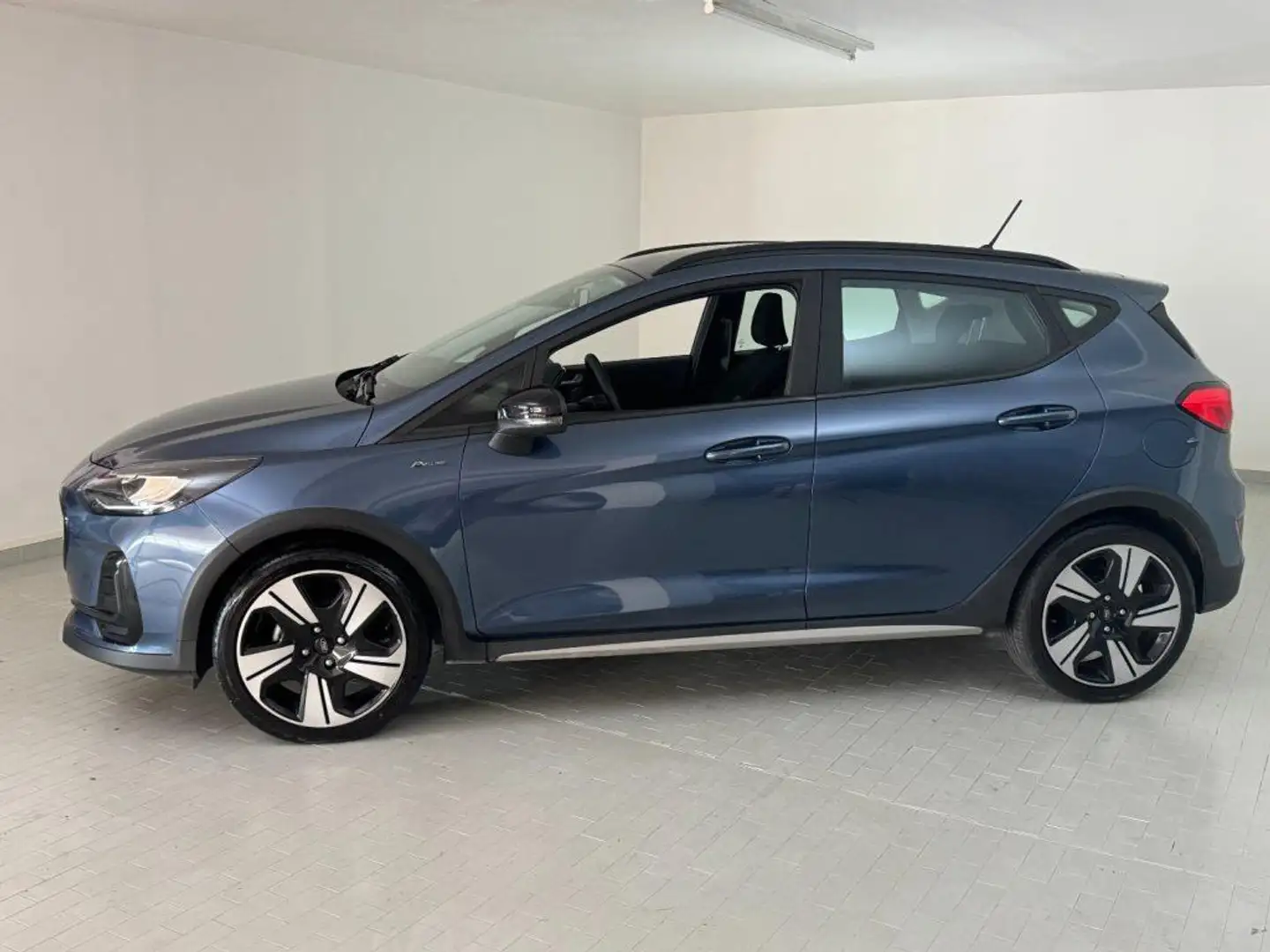 Ford Fiesta Active X 1.0 Ecoboost Hybrid 125 CV 5 porte Grijs - 2