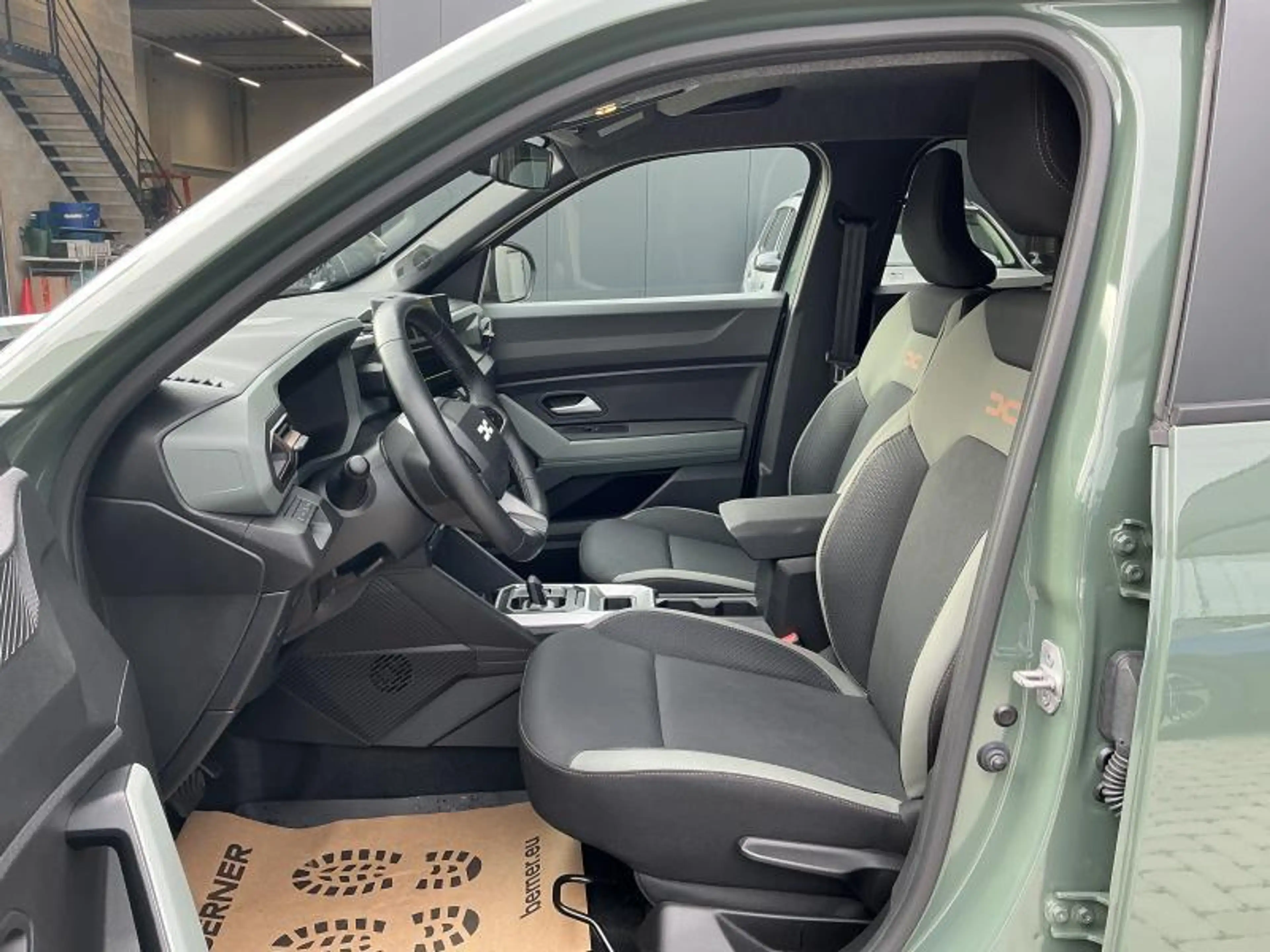 Dacia Duster III Extreme Hybride 140 — photo 11