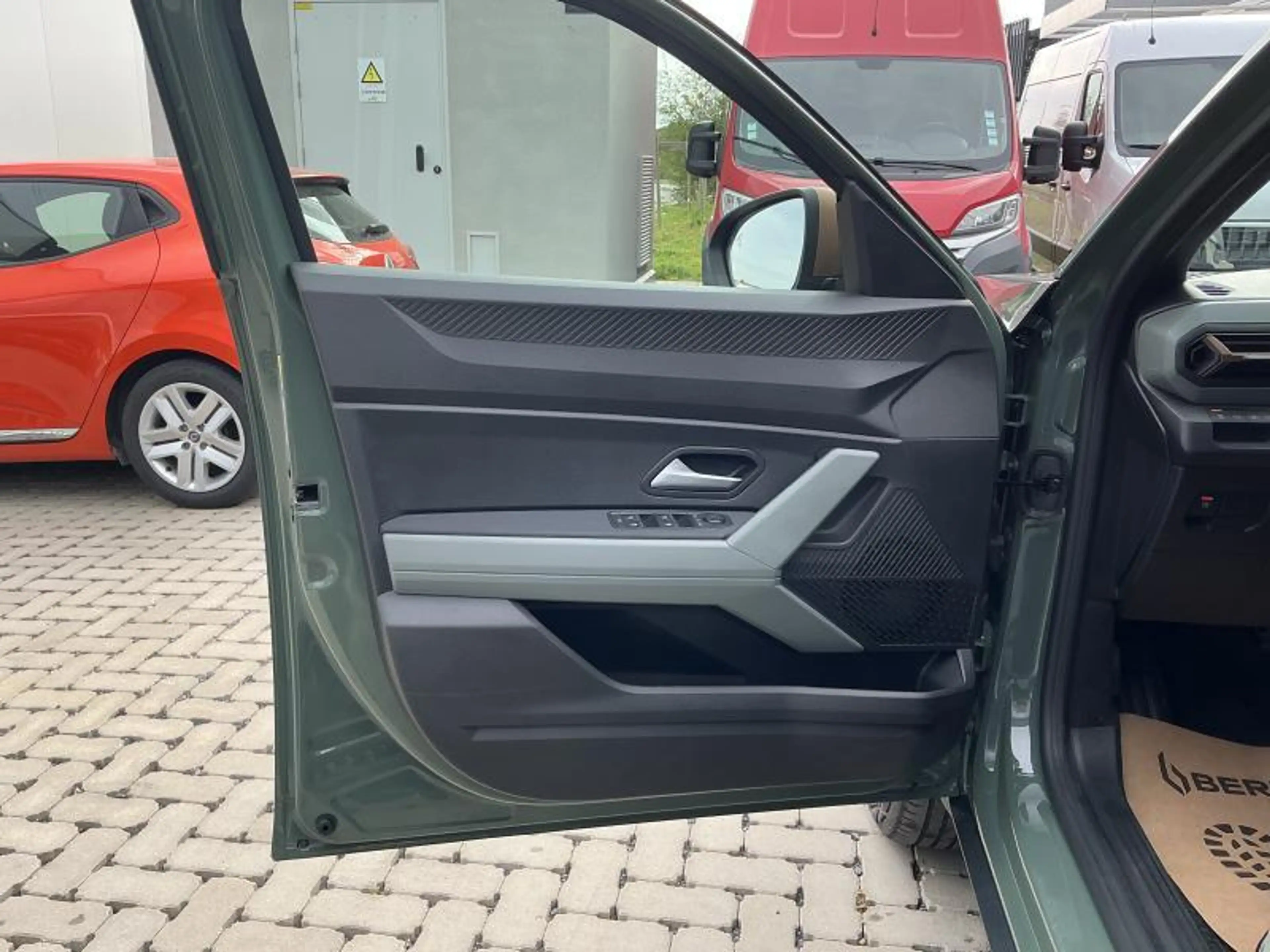 Dacia Duster III Extreme Hybride 140 — photo 10