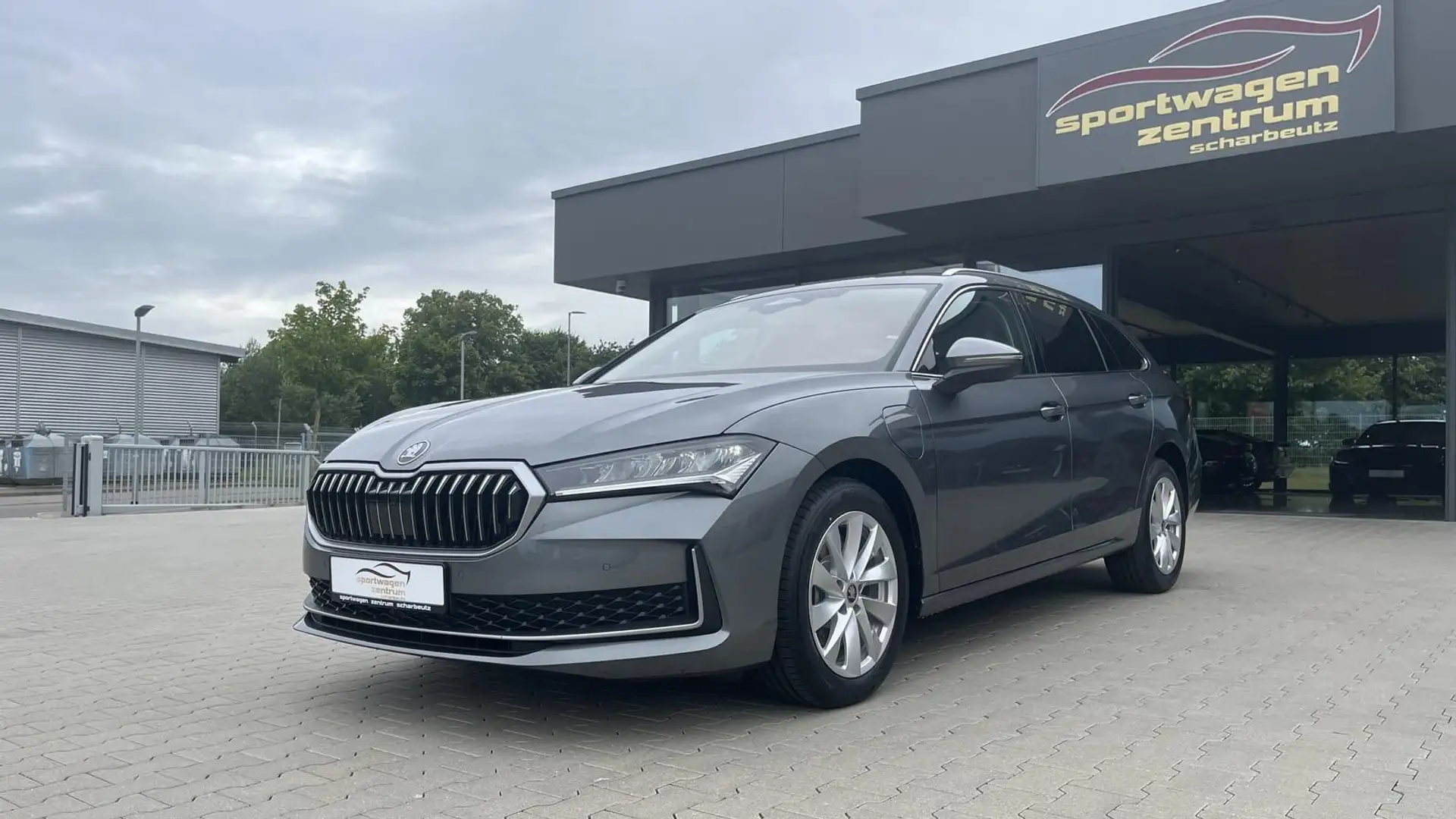 Skoda Superb Combi 1.5 TSI iV 150kW Selection PDC, AHK Grau - 2