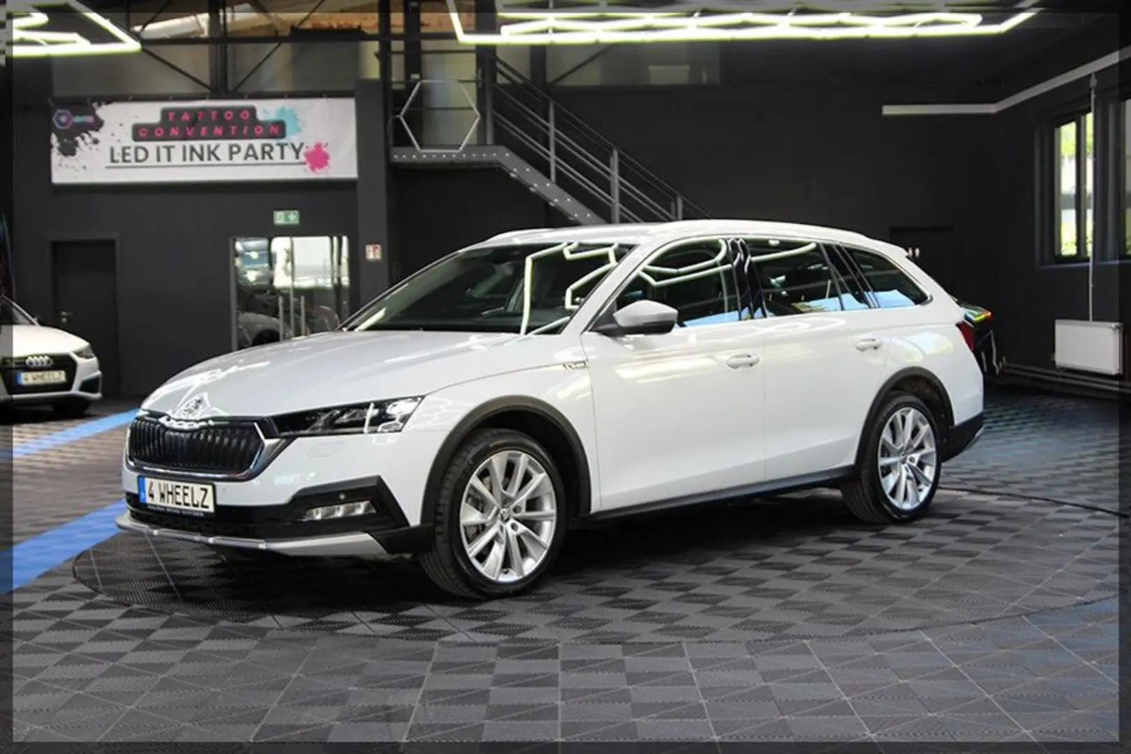 Skoda Octavia 2.0 TDI DSG 4x4 SCOUT COMBI NAVI / PDC Weiß - 2
