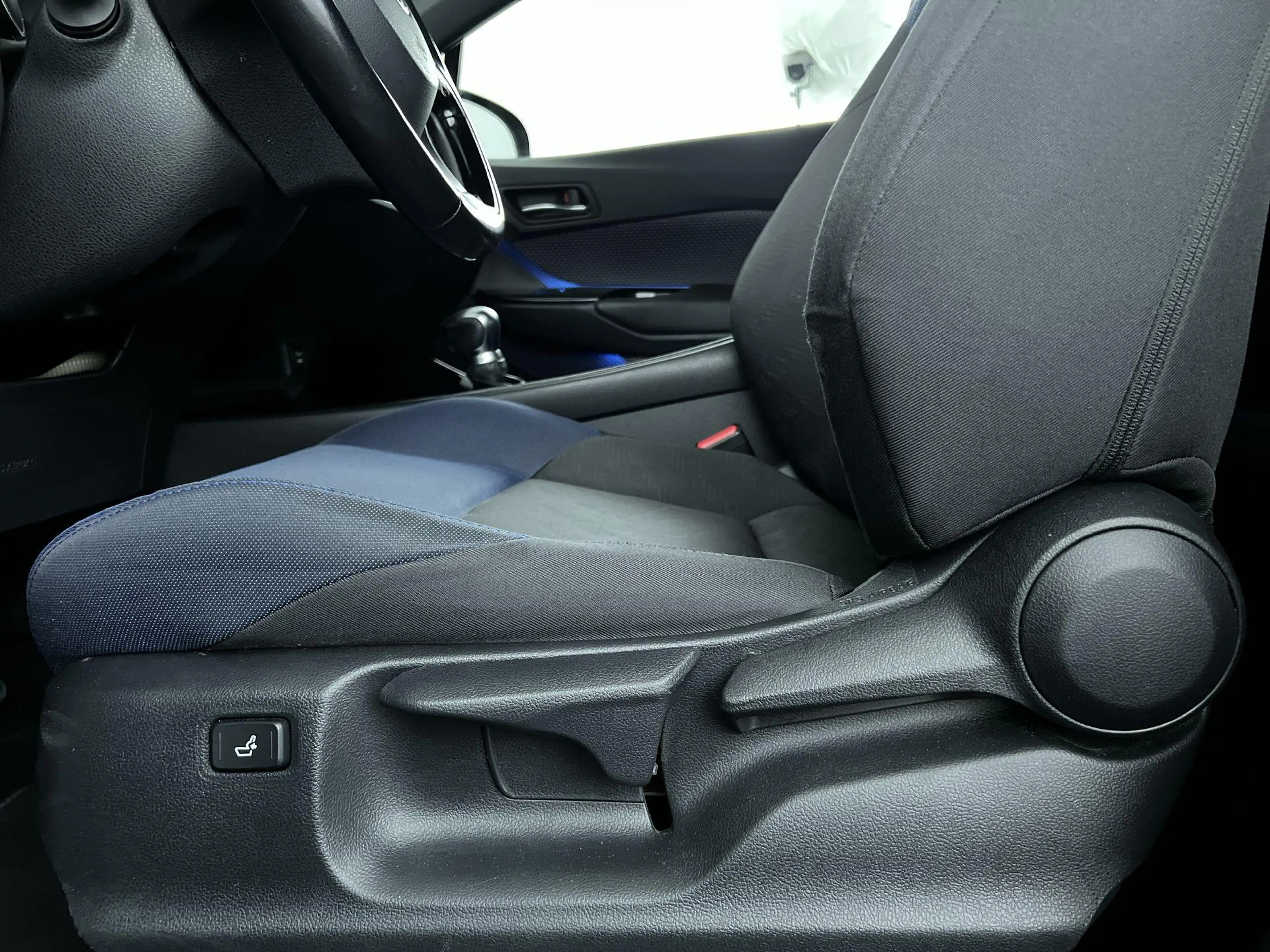 Toyota C-HR 1.8 Hybrid Bi-Tone — photo 13