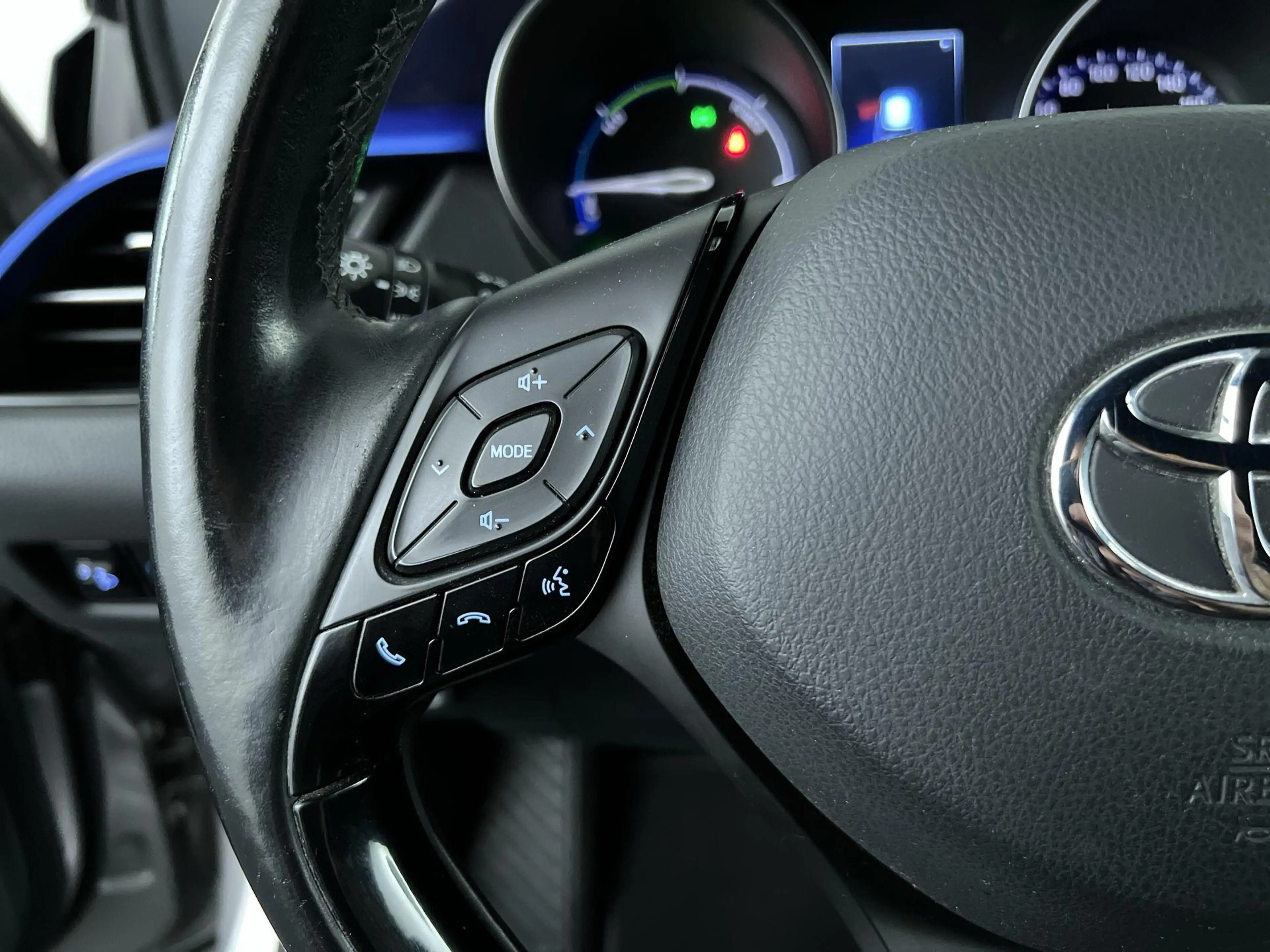 Toyota C-HR 1.8 Hybrid Bi-Tone — photo 15