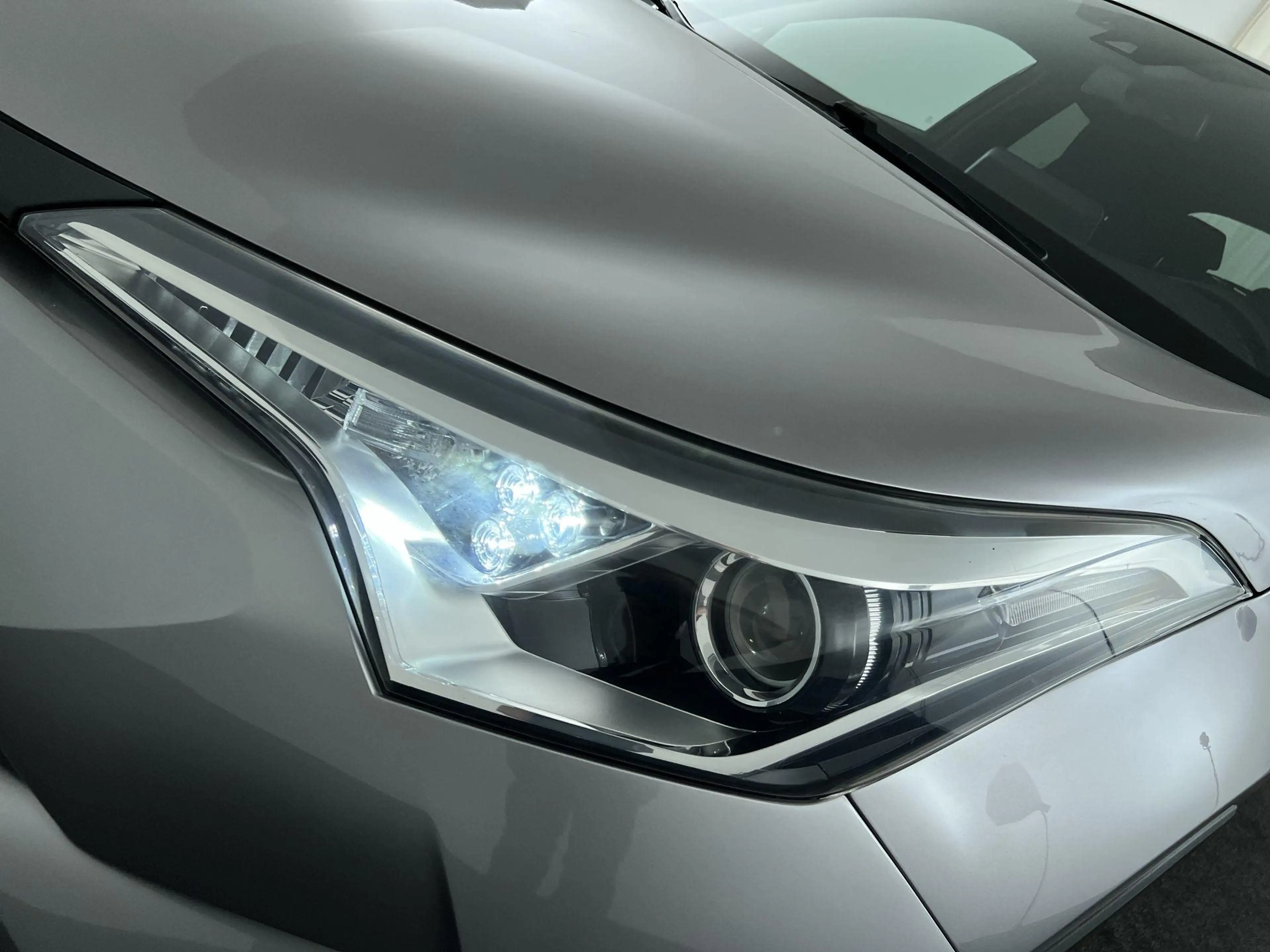 Toyota C-HR 1.8 Hybrid Bi-Tone — photo 9