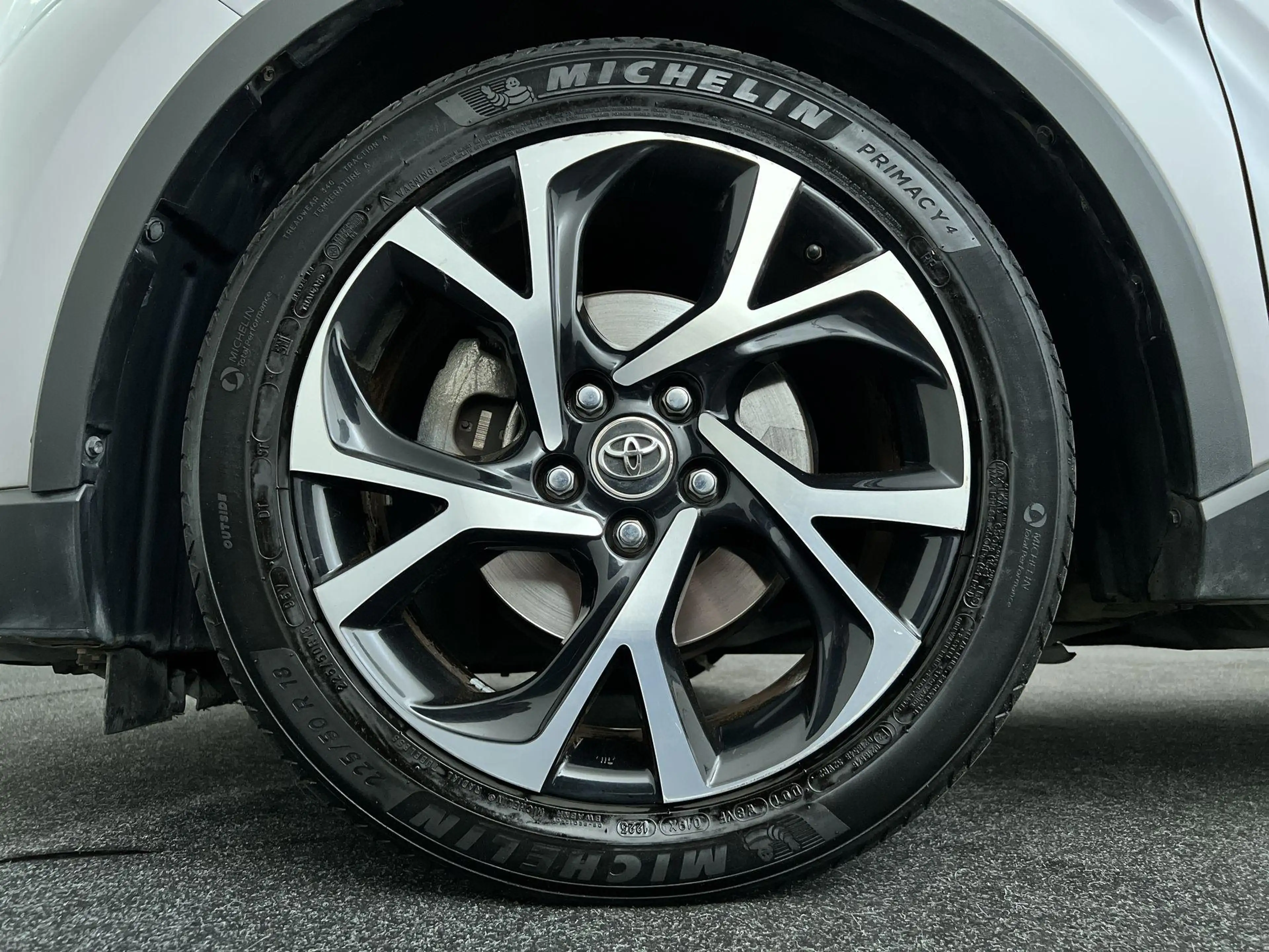 Toyota C-HR 1.8 Hybrid Bi-Tone — photo 10