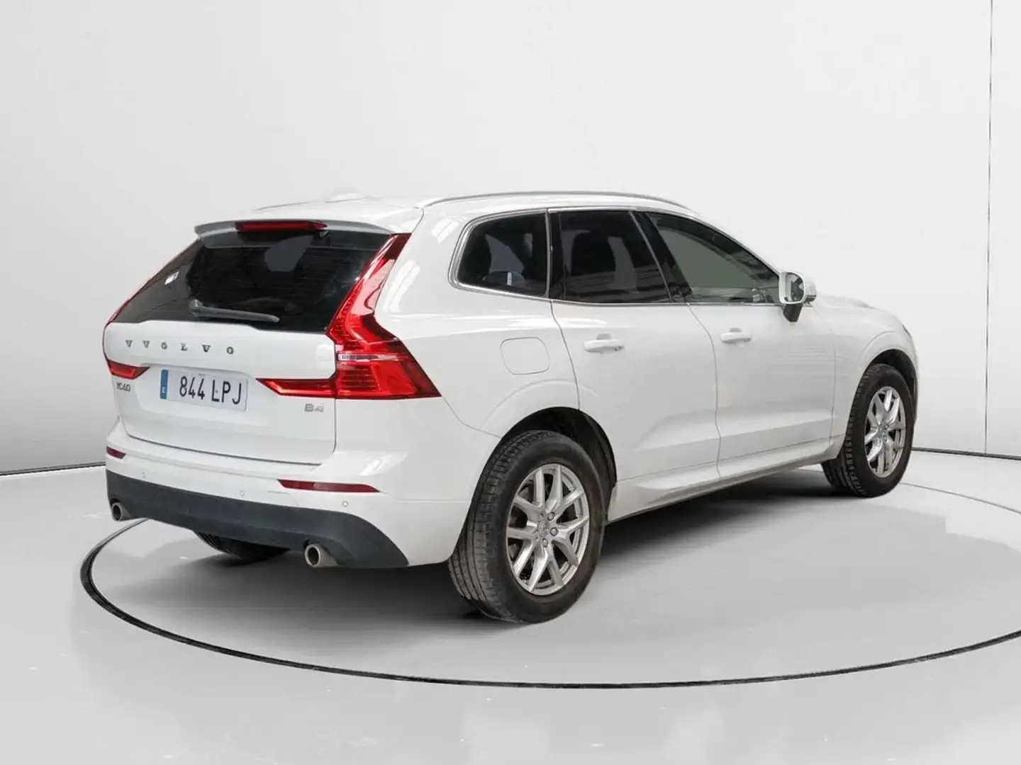 Volvo XC60 B4 Momentum Pro FWD Aut. Blanco - 2
