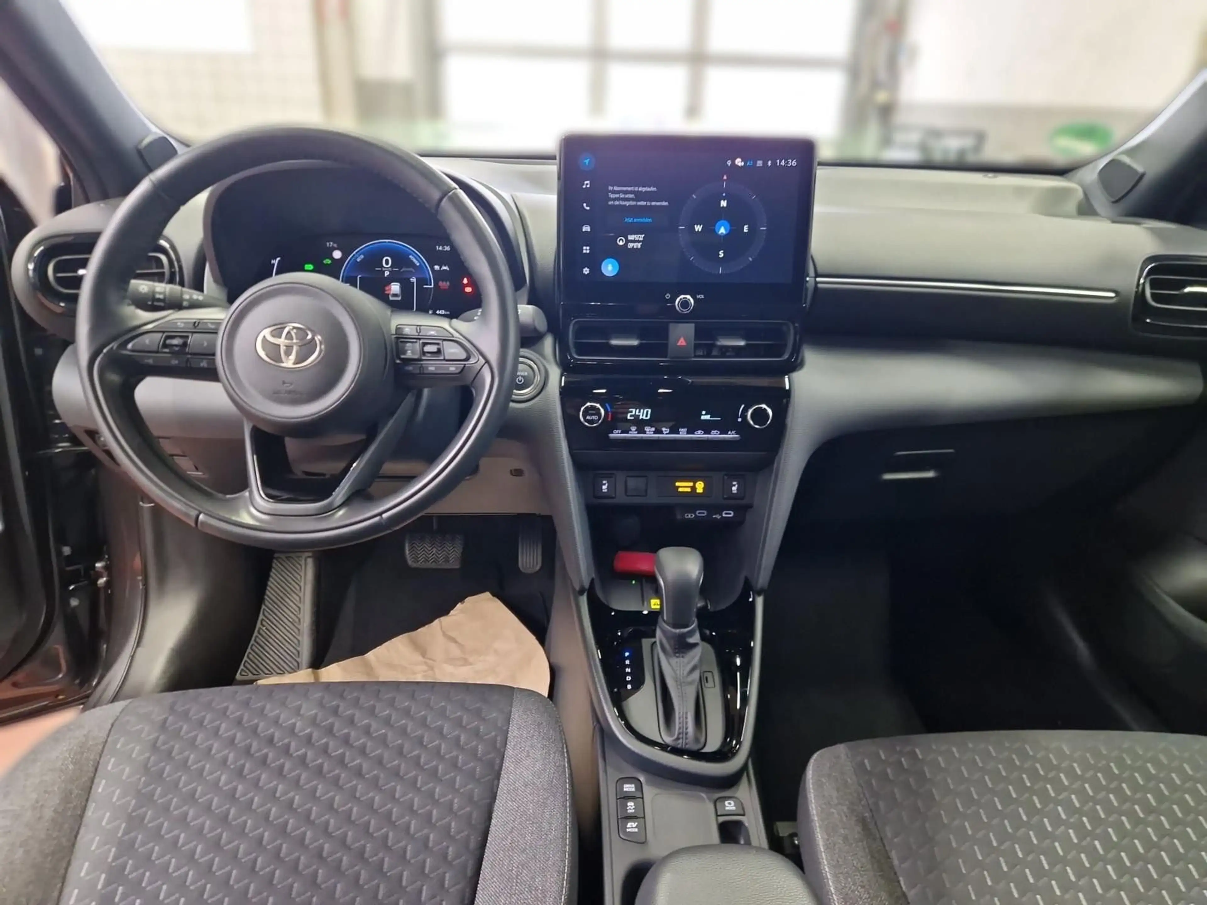 Toyota Yaris Cross Hybrid FWD Teamplayer +Safety- & Win — photo 14