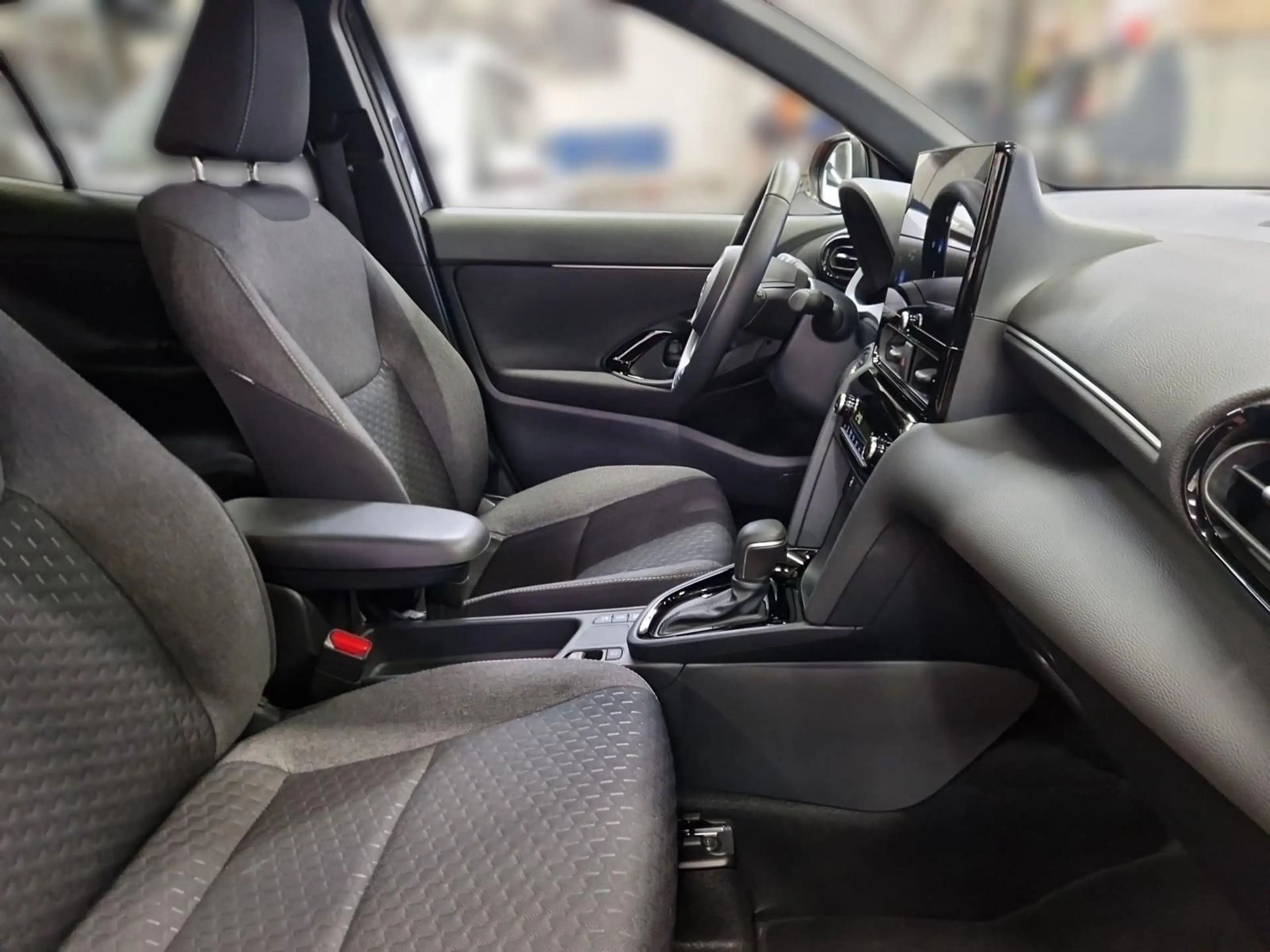 Toyota Yaris Cross Hybrid FWD Teamplayer +Safety- & Win — photo 12