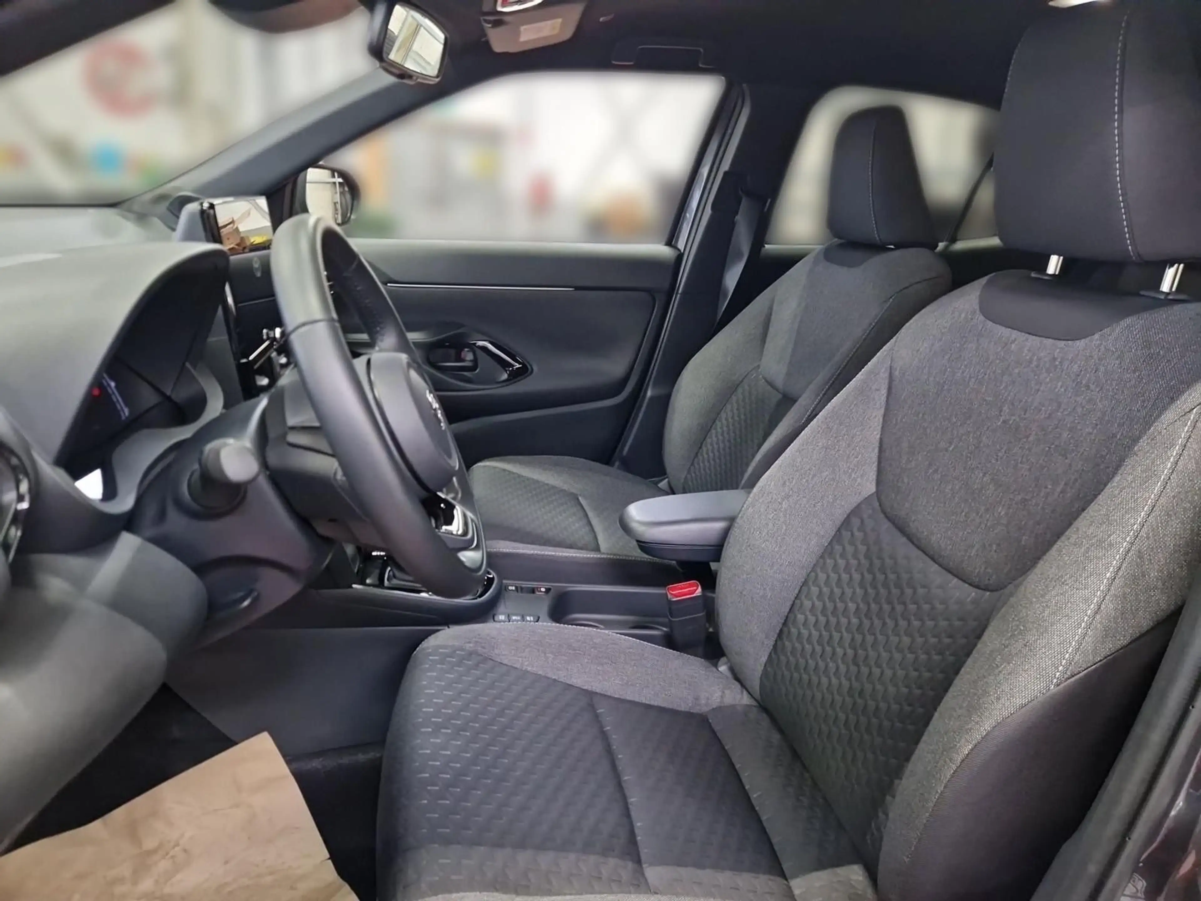 Toyota Yaris Cross Hybrid FWD Teamplayer +Safety- & Win — photo 10