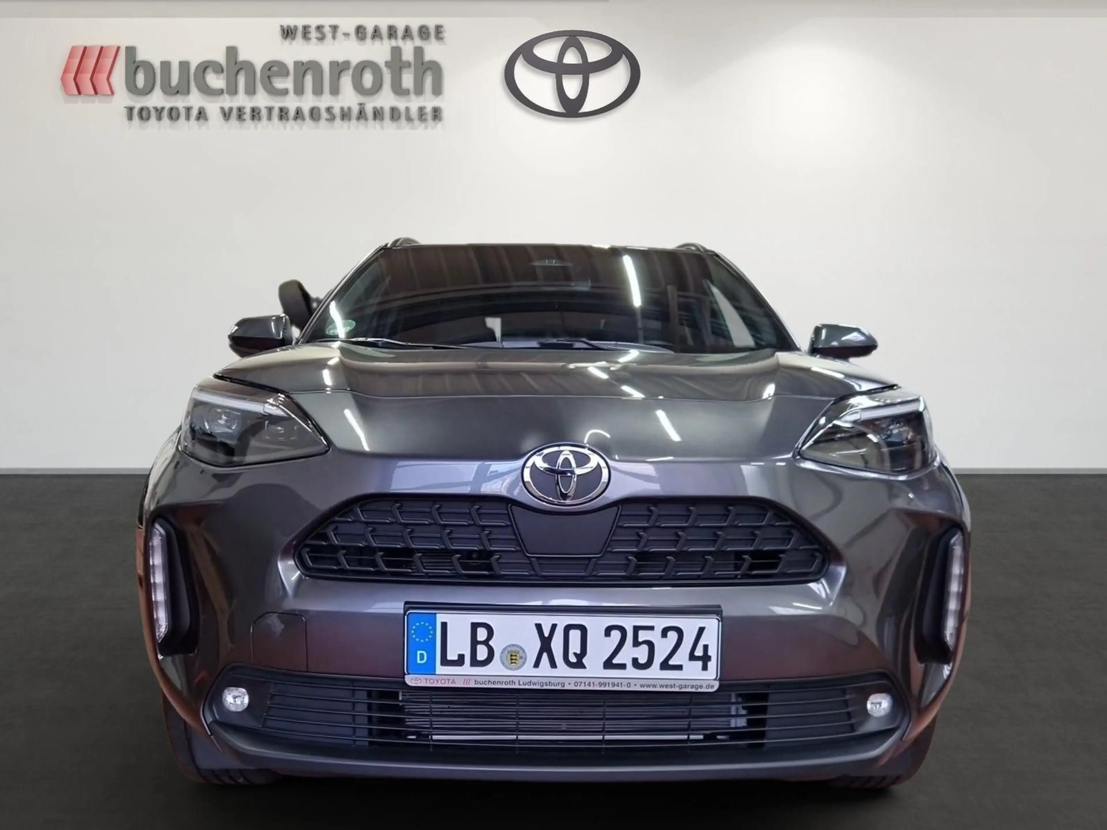 Toyota Yaris Cross Hybrid FWD Teamplayer +Safety- & Win — photo 2
