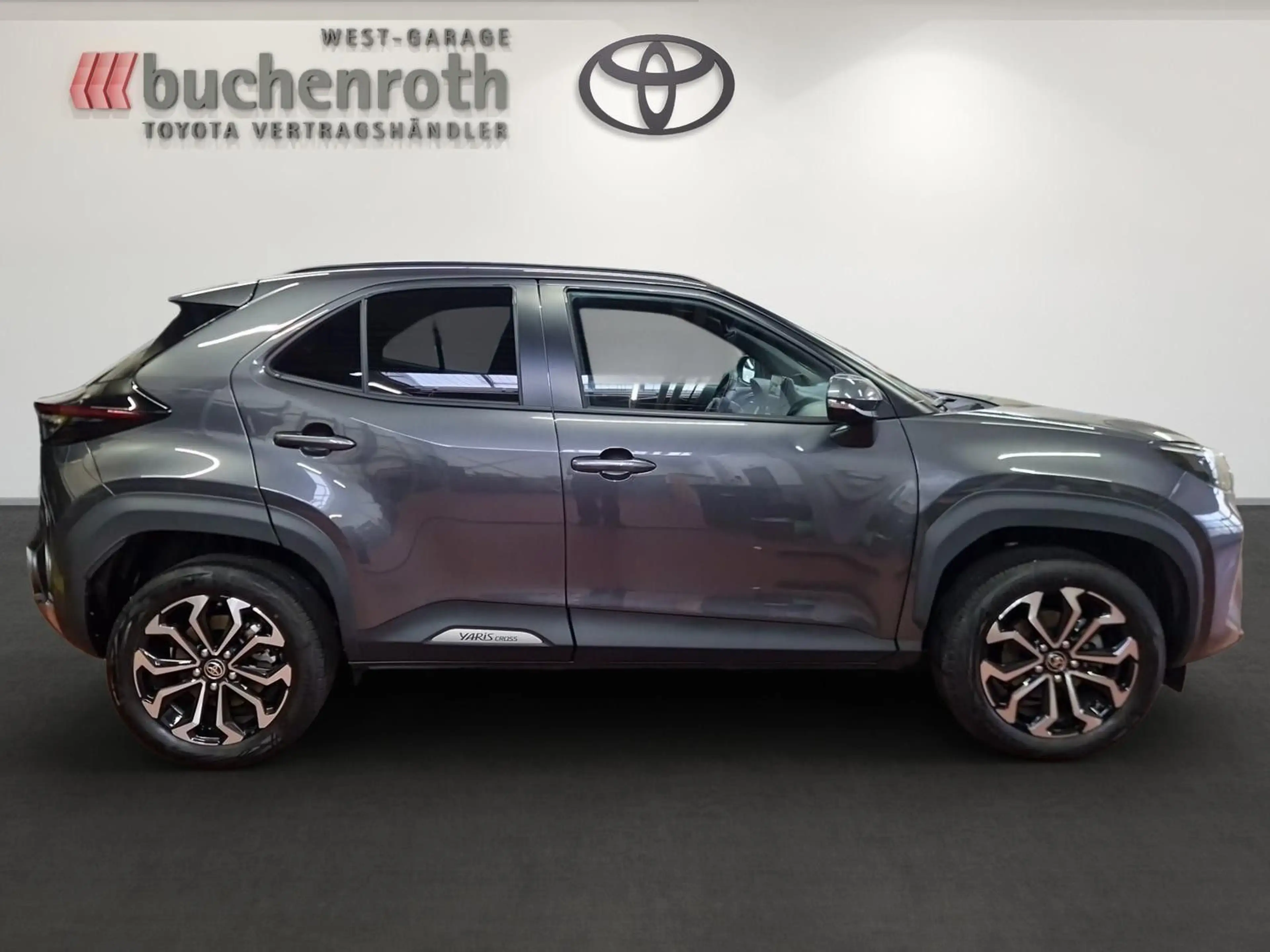 Toyota Yaris Cross Hybrid FWD Teamplayer +Safety- & Win — photo 4