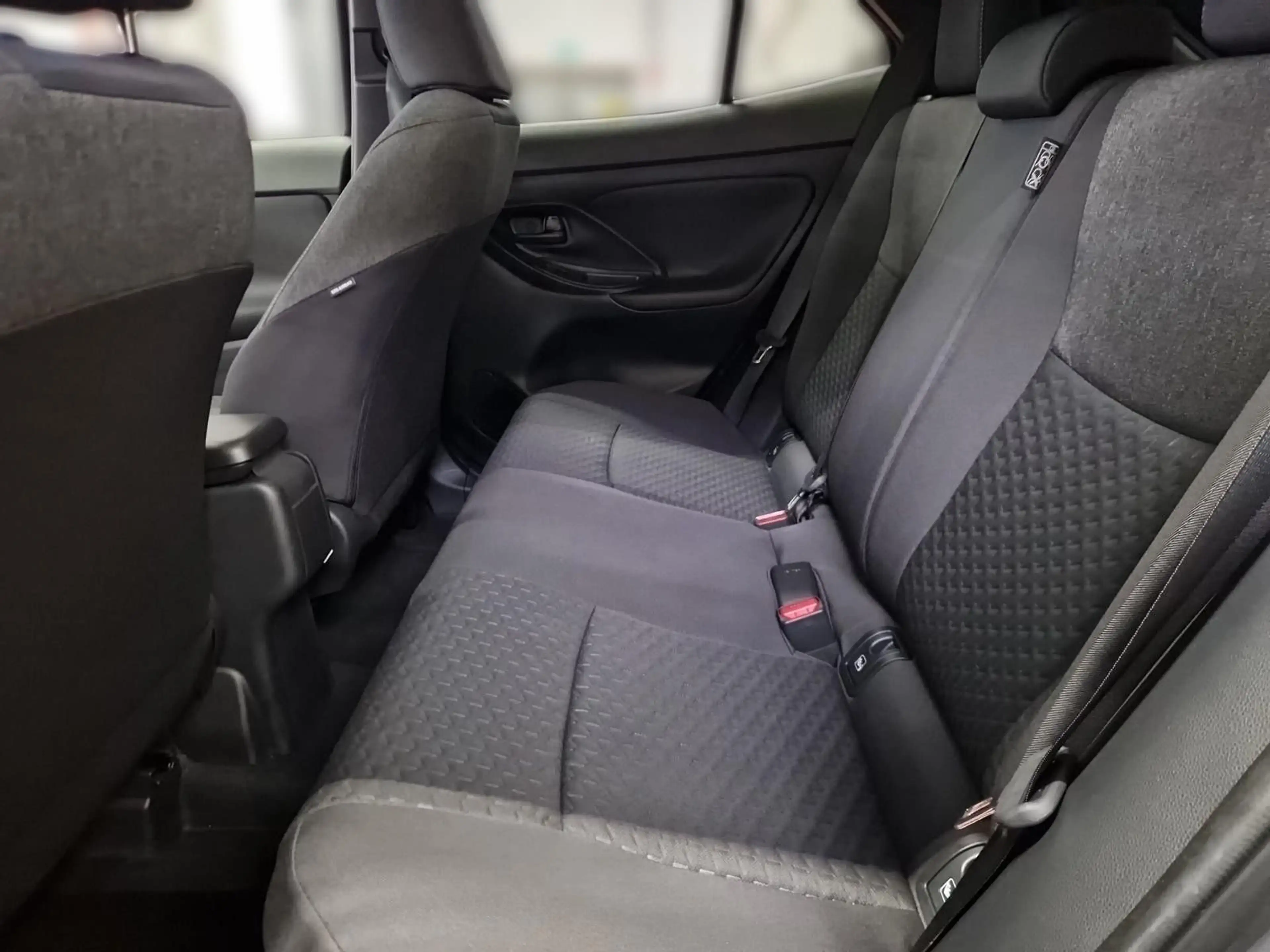 Toyota Yaris Cross Hybrid FWD Teamplayer +Safety- & Win — photo 11