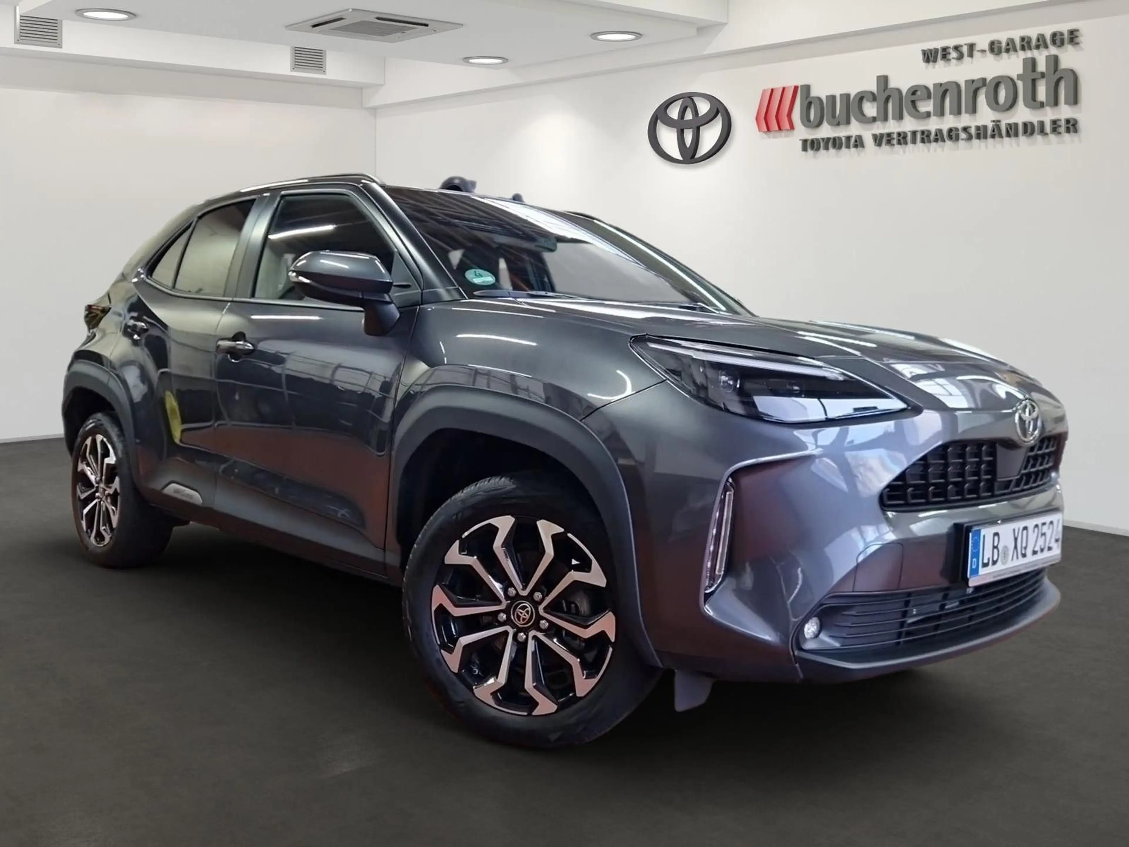 Toyota Yaris Cross Hybrid FWD Teamplayer +Safety- & Win — photo 3