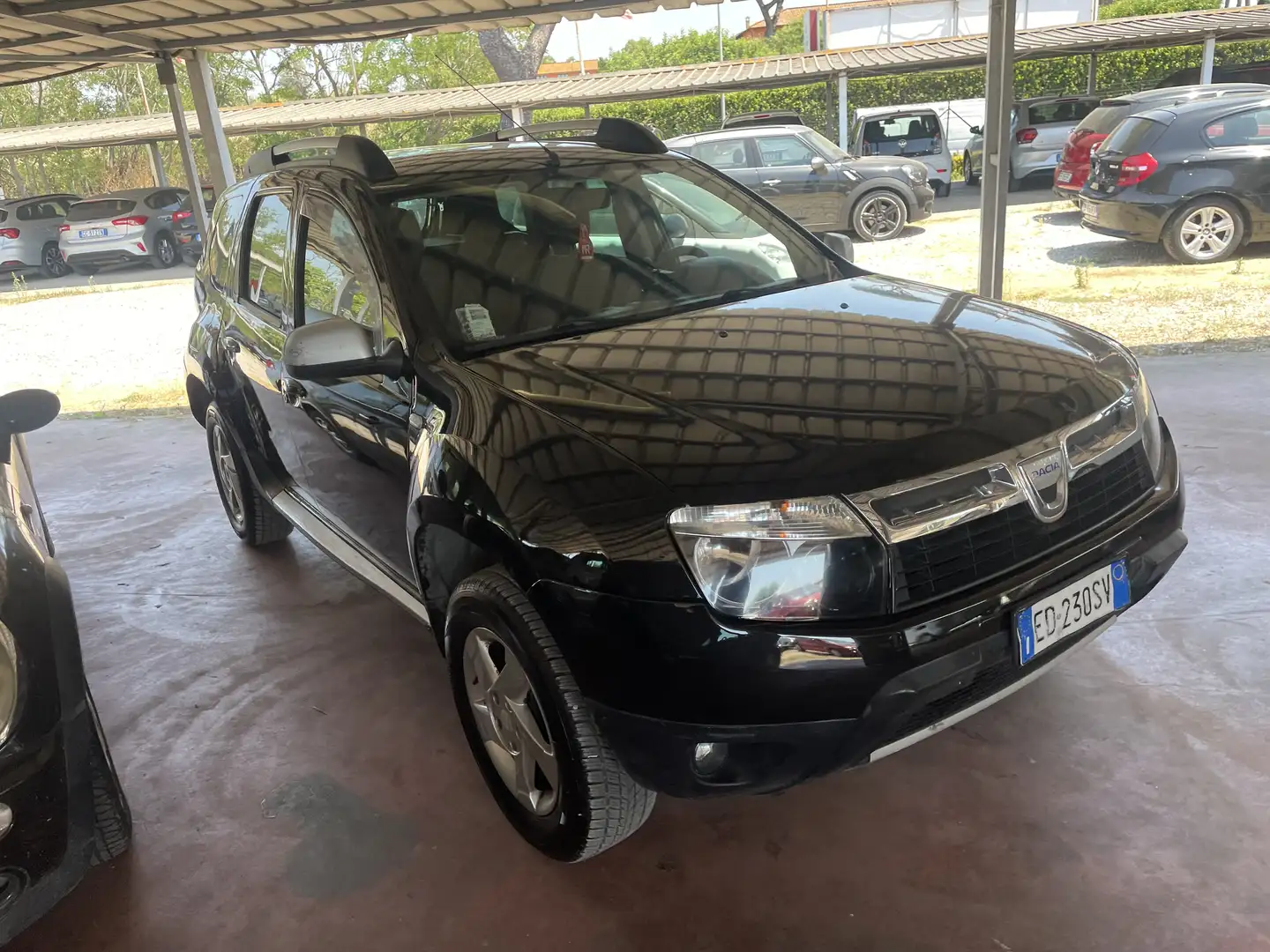 Dacia Duster Duster I 2010 1.6 Laureate 4x4 110cv Nero - 1