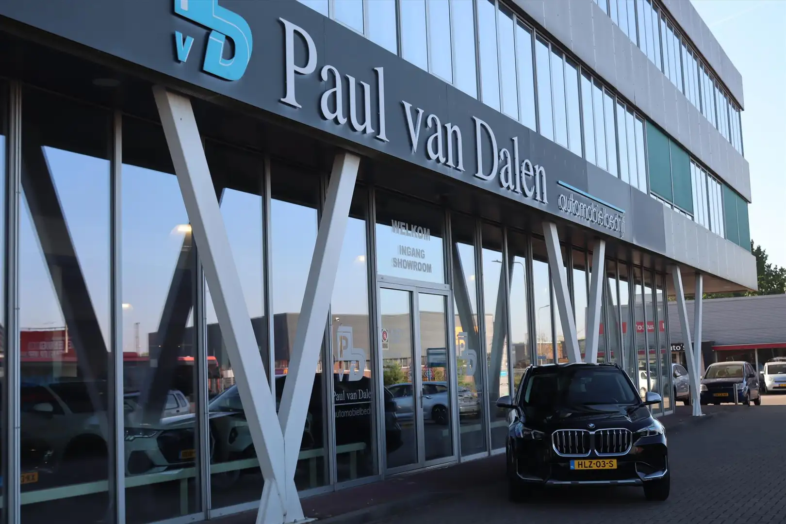BMW X1 (u11) 1.8i SDRIVE AUTOMAAT PREMIUM X-LINE Sfeerver Zwart - 2