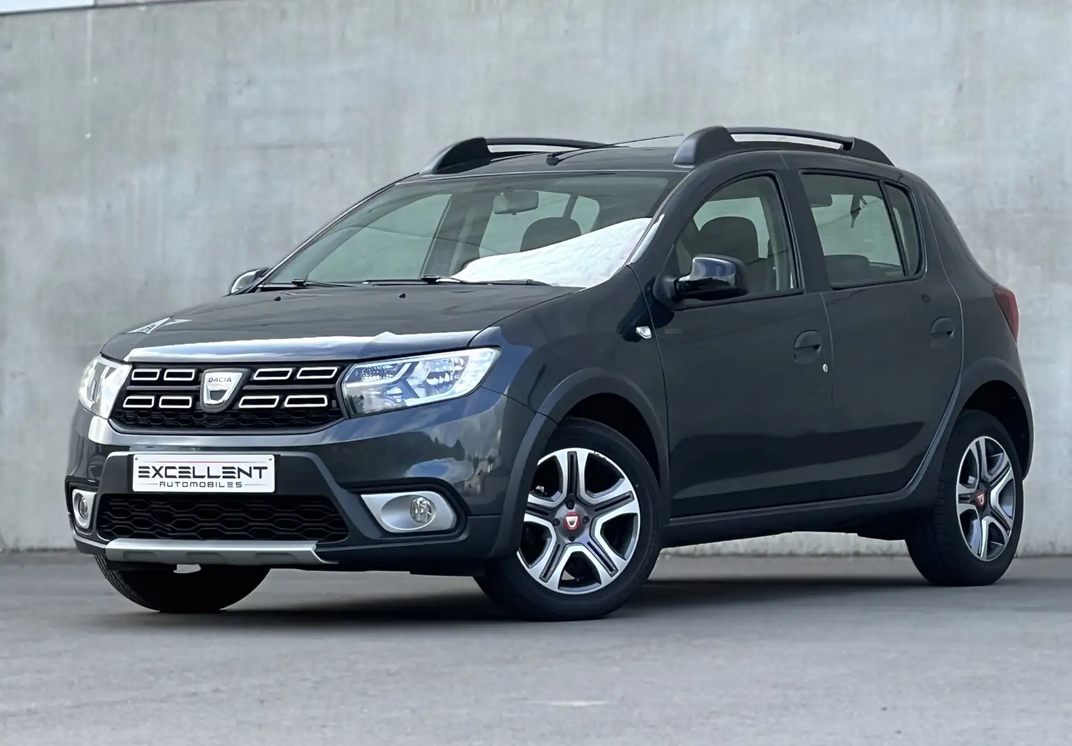 Dacia Sandero Stepway 0.9TCe TECHROAD*GPS*CRUISE*CAMERA*GARANTIE Zwart - 1