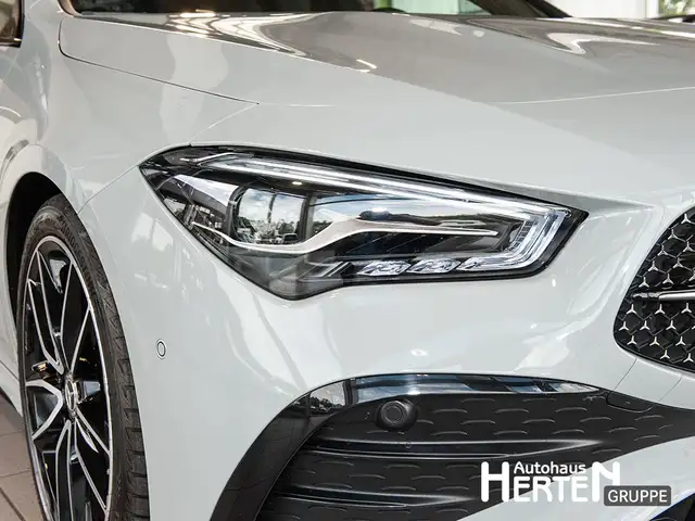 Mercedes-Benz Cla view 13