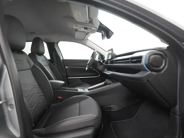 Jeep Avenger view 3