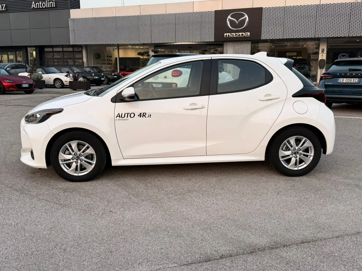 Mazda 2 Mazda2 Hybrid 1.5 VVT e-CVT Full Hybrid Electric A Blanco - 2
