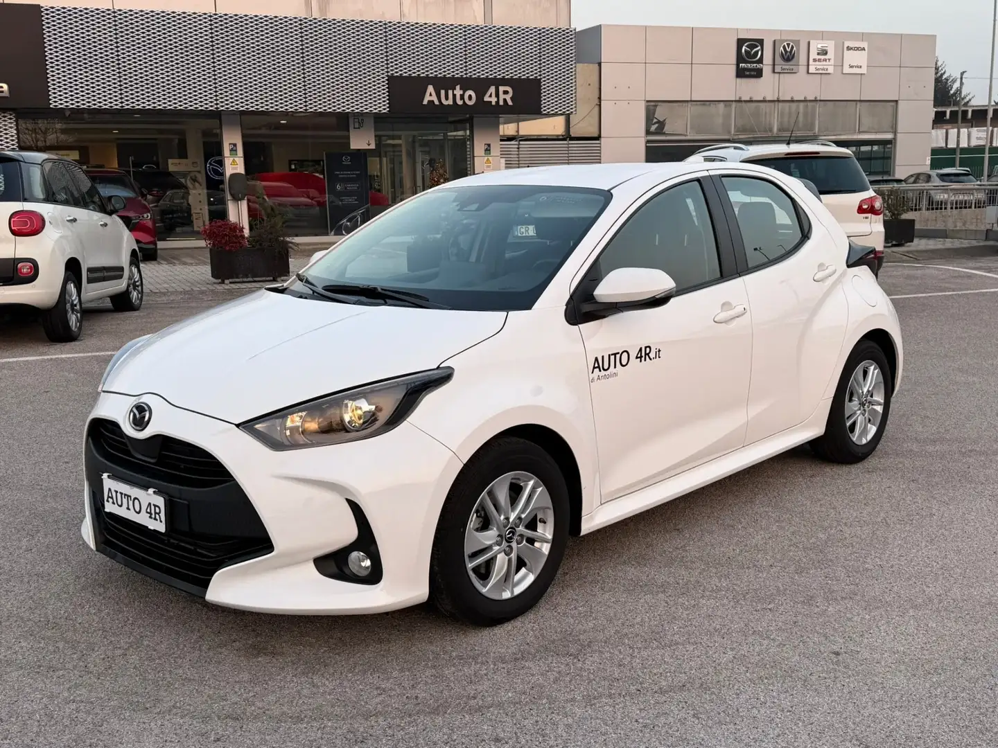 Mazda 2 Mazda2 Hybrid 1.5 VVT e-CVT Full Hybrid Electric A Blanco - 1
