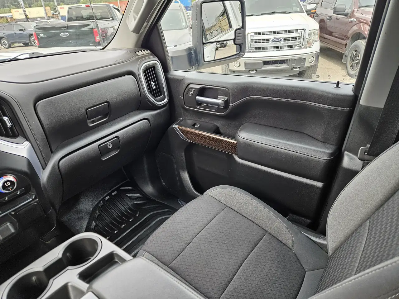 GMC Sierra 2500HD снимка GMC Sierra 2500HD