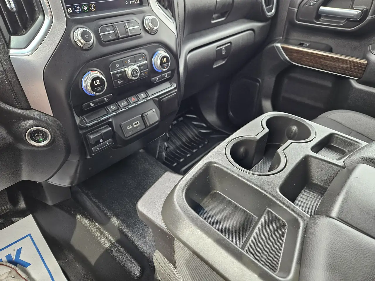 GMC Sierra 2500HD снимка GMC Sierra 2500HD