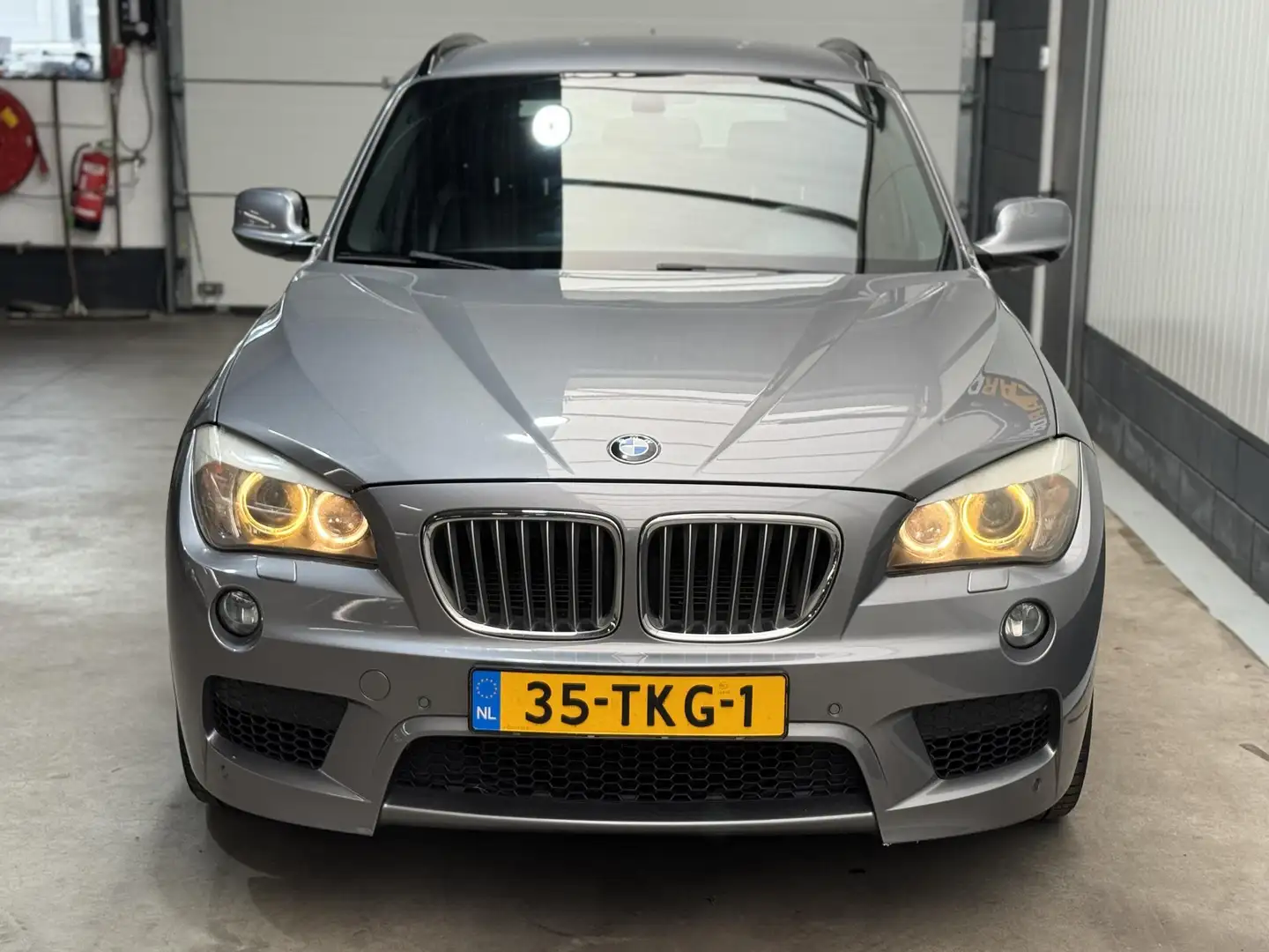BMW X1 xDrive28i Business Grijs - 2