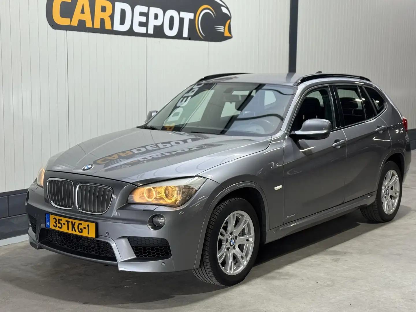 BMW X1 xDrive28i Business Grijs - 1