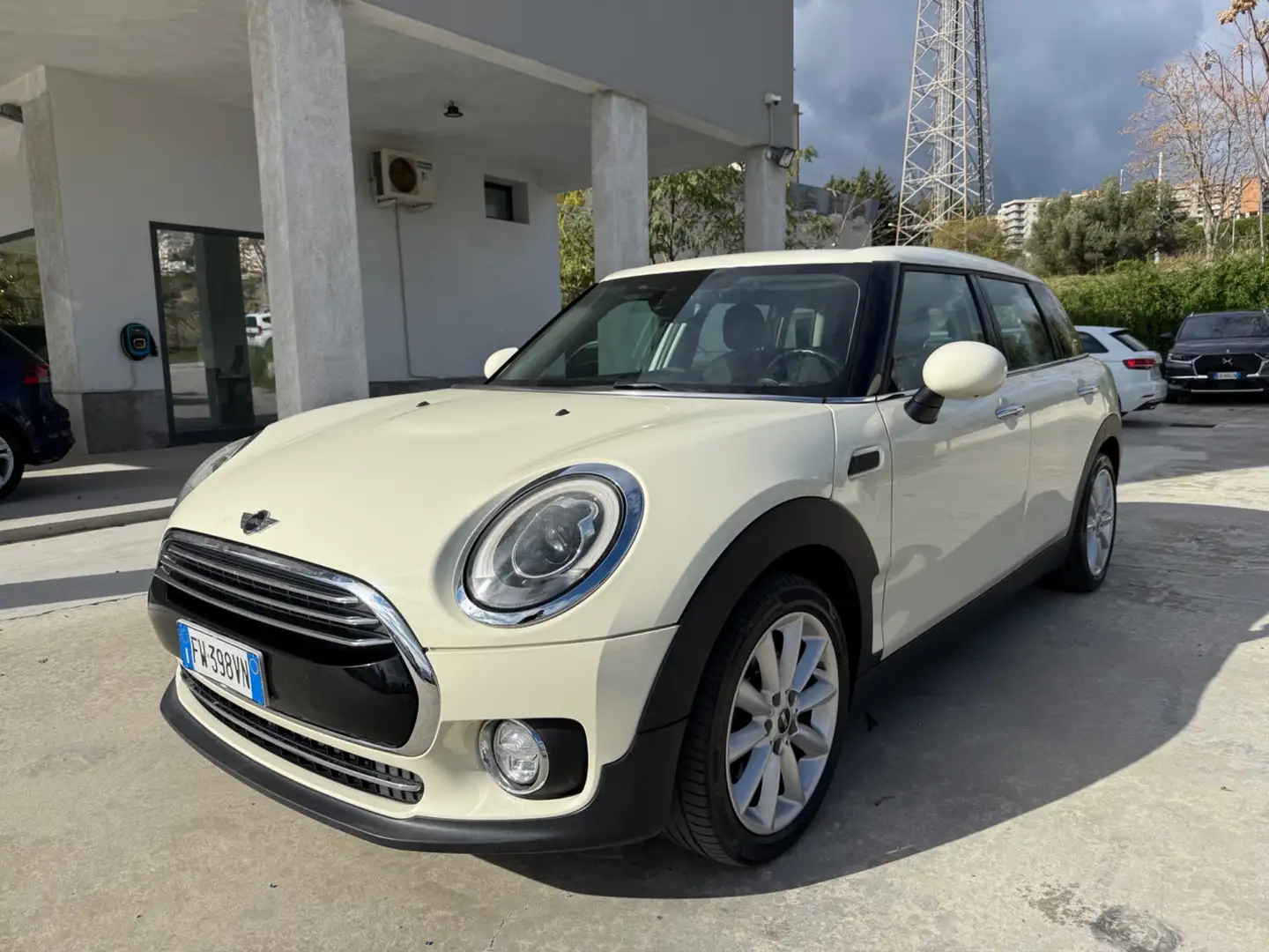 MINI Cooper D Clubman Mini 2.0 Cooper D Hype Clubman Beige - 1