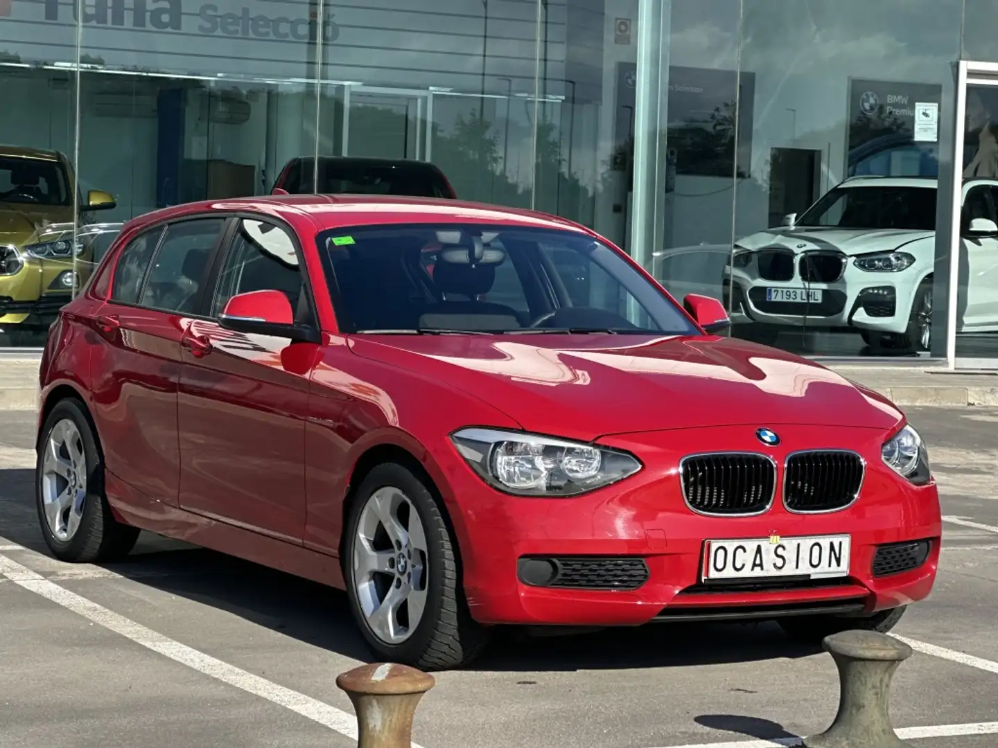 BMW 116 116i Essential Edition Rojo - 2