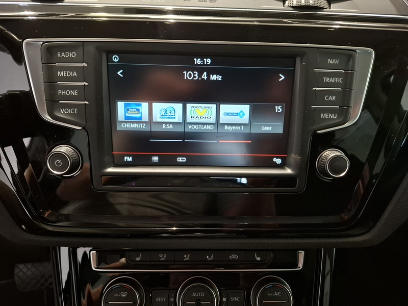Volkswagen Touran 1.4 TSI DSG Highline LED Navi Kamera — photo 13