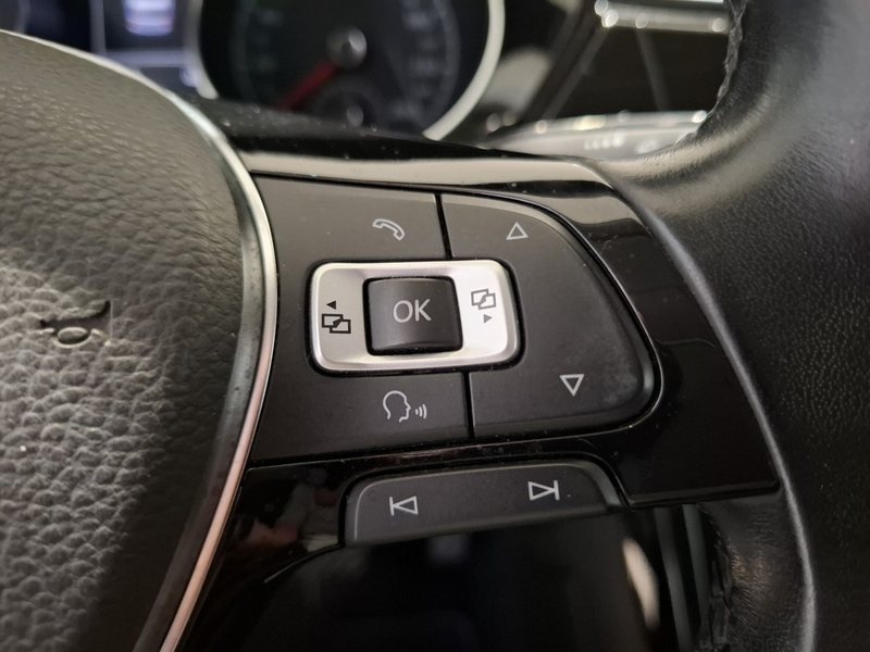 Volkswagen Touran 1.4 TSI DSG Highline LED Navi Kamera — photo 10