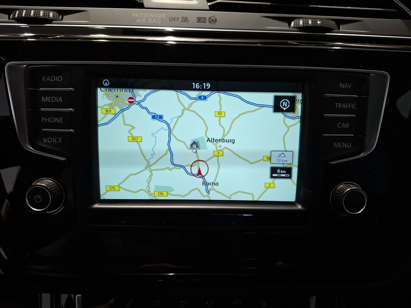 Volkswagen Touran 1.4 TSI DSG Highline LED Navi Kamera — photo 12