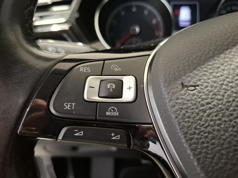 Volkswagen Touran 1.4 TSI DSG Highline LED Navi Kamera — photo 11