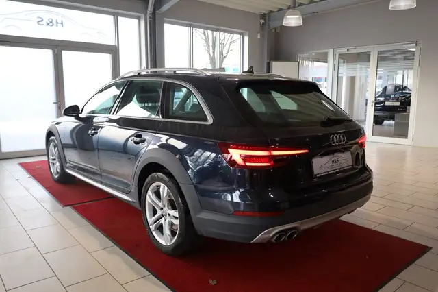 Audi A4 Allroad view 3