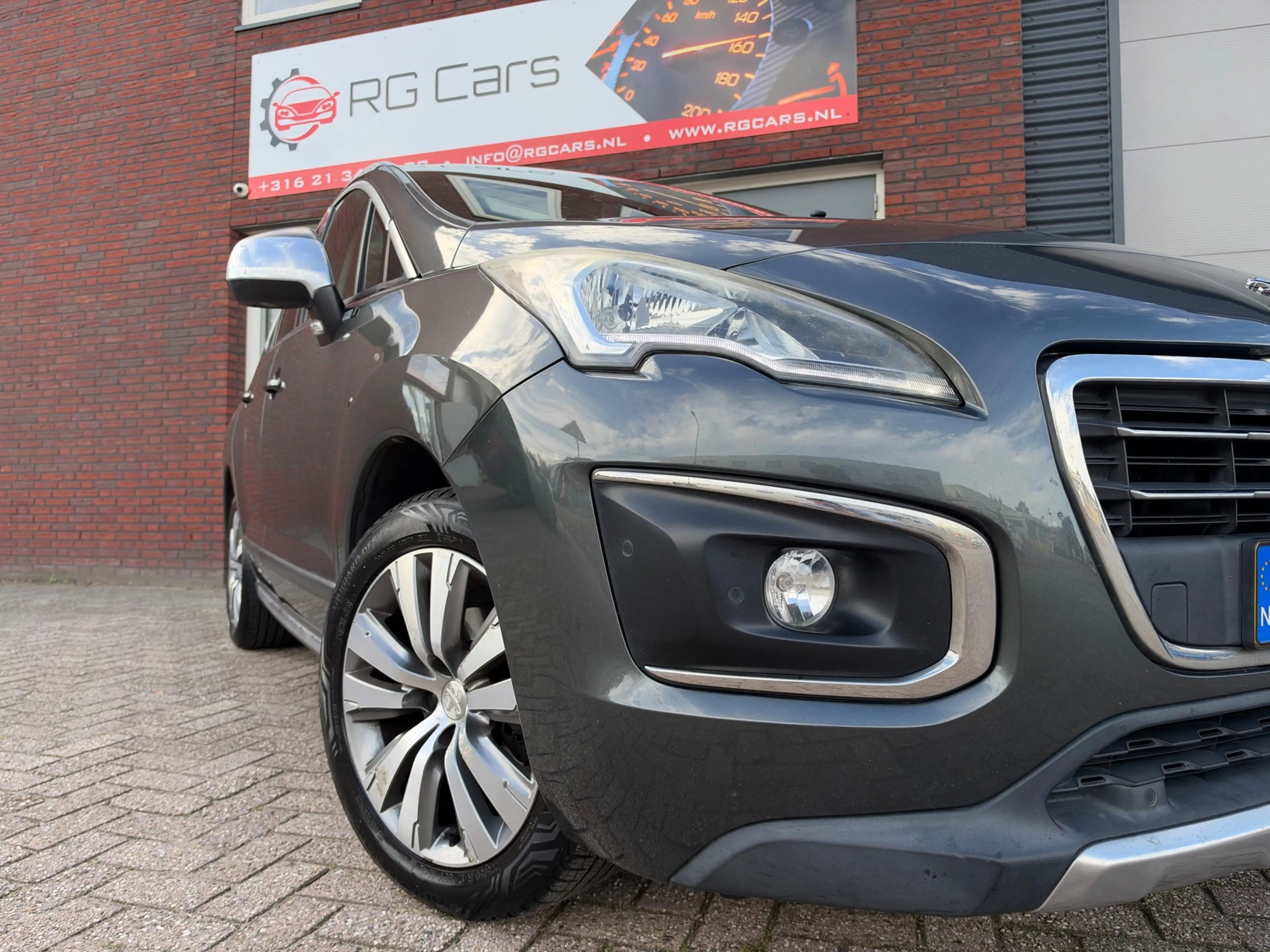 Peugeot 3008 1.2 PureTech Style / Navi / Camera / Pano / PDC / — photo 10