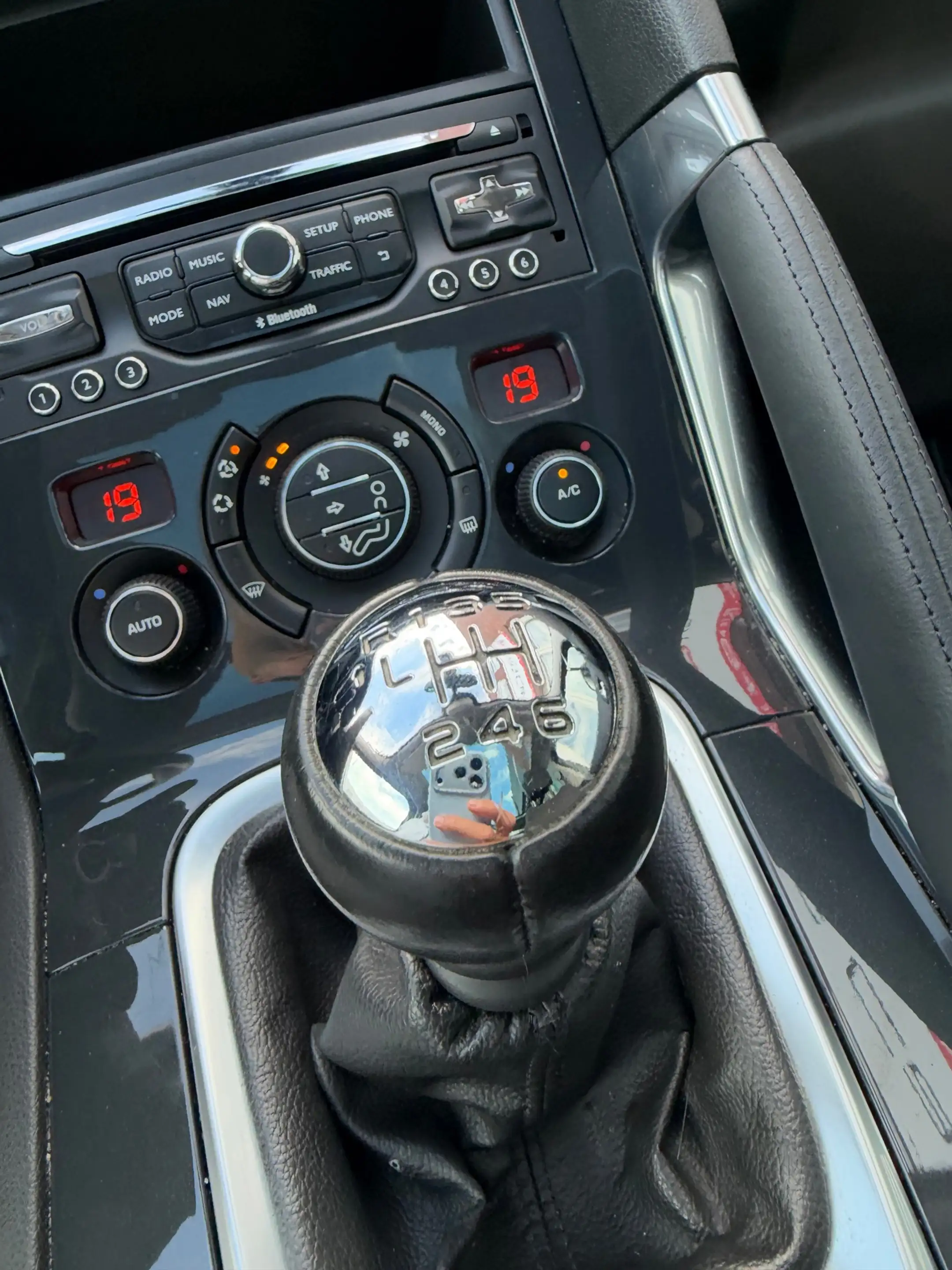 Peugeot 3008 1.2 PureTech Style / Navi / Camera / Pano / PDC / — photo 21