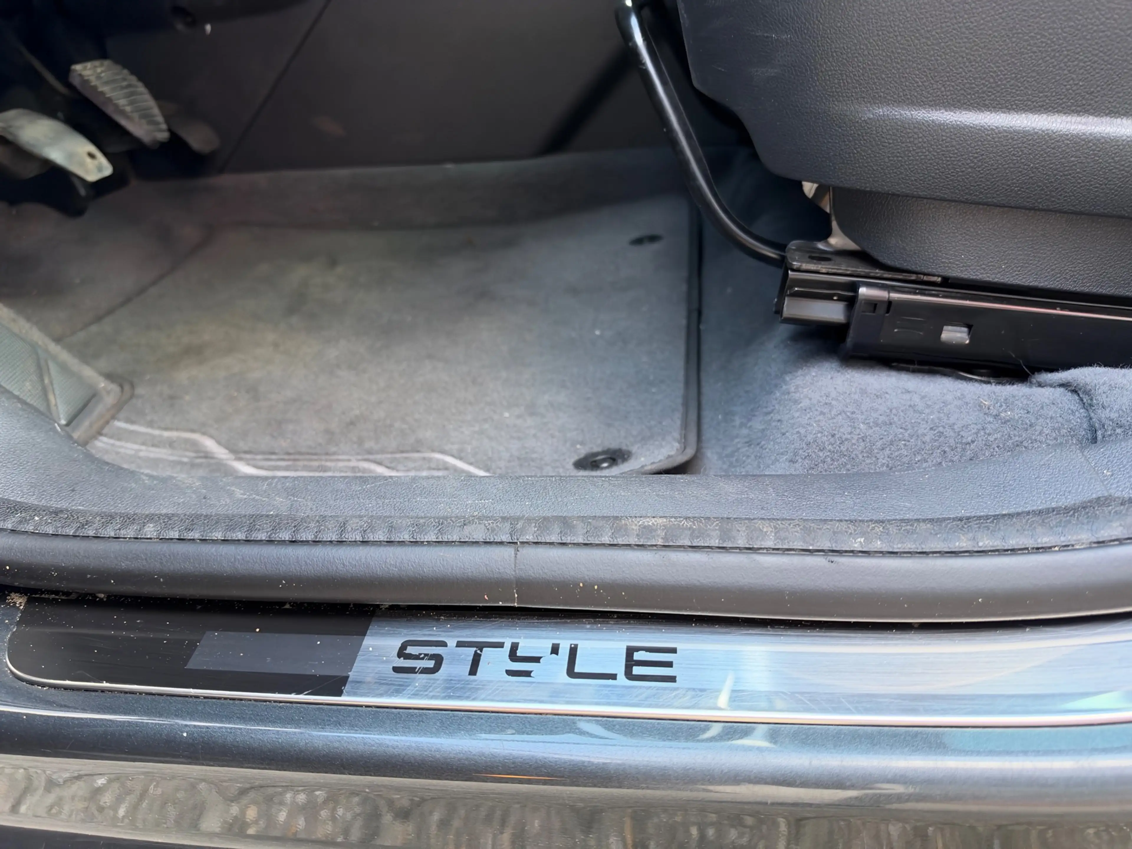 Peugeot 3008 1.2 PureTech Style / Navi / Camera / Pano / PDC / — photo 18