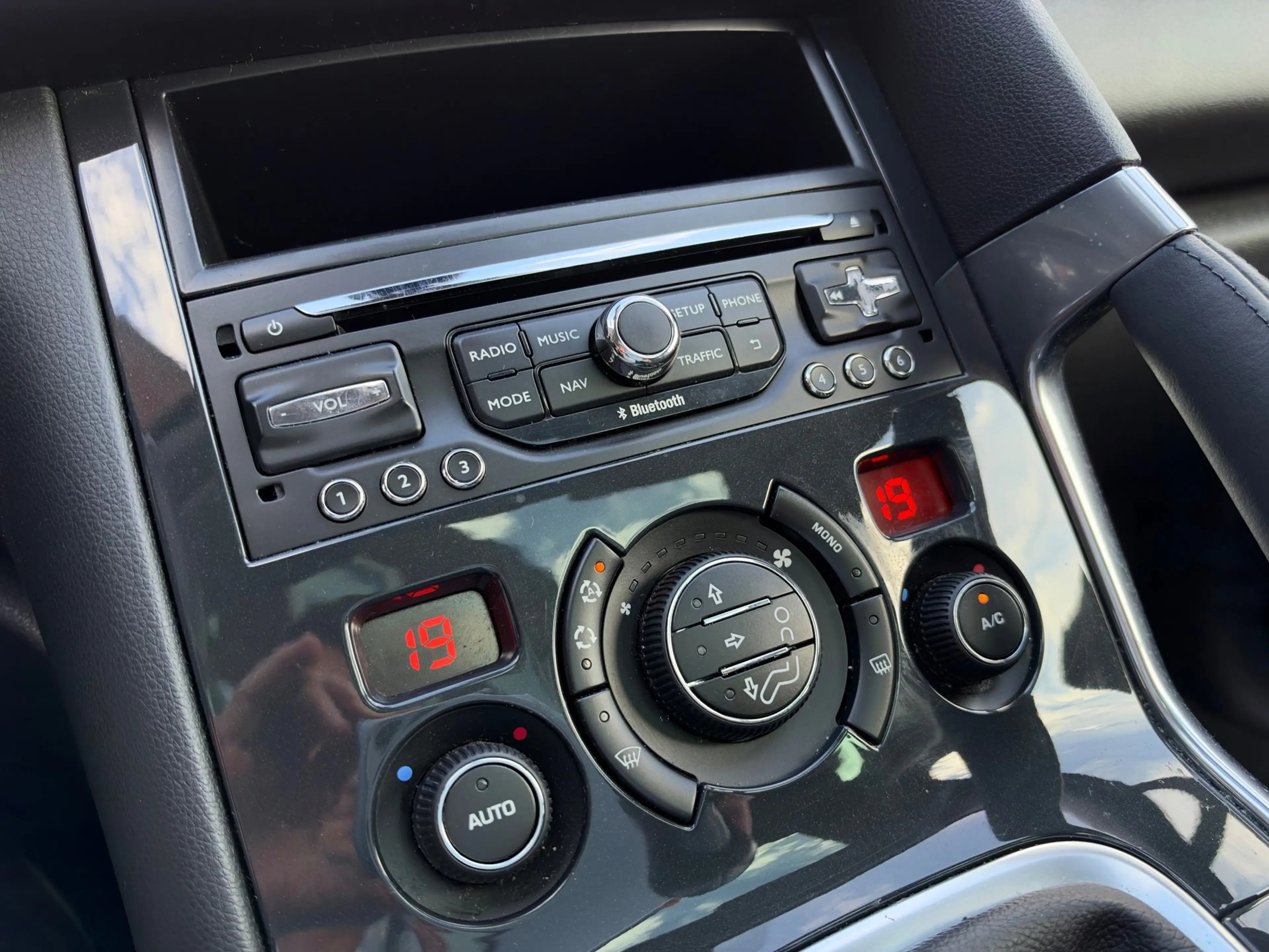Peugeot 3008 1.2 PureTech Style / Navi / Camera / Pano / PDC / — photo 5