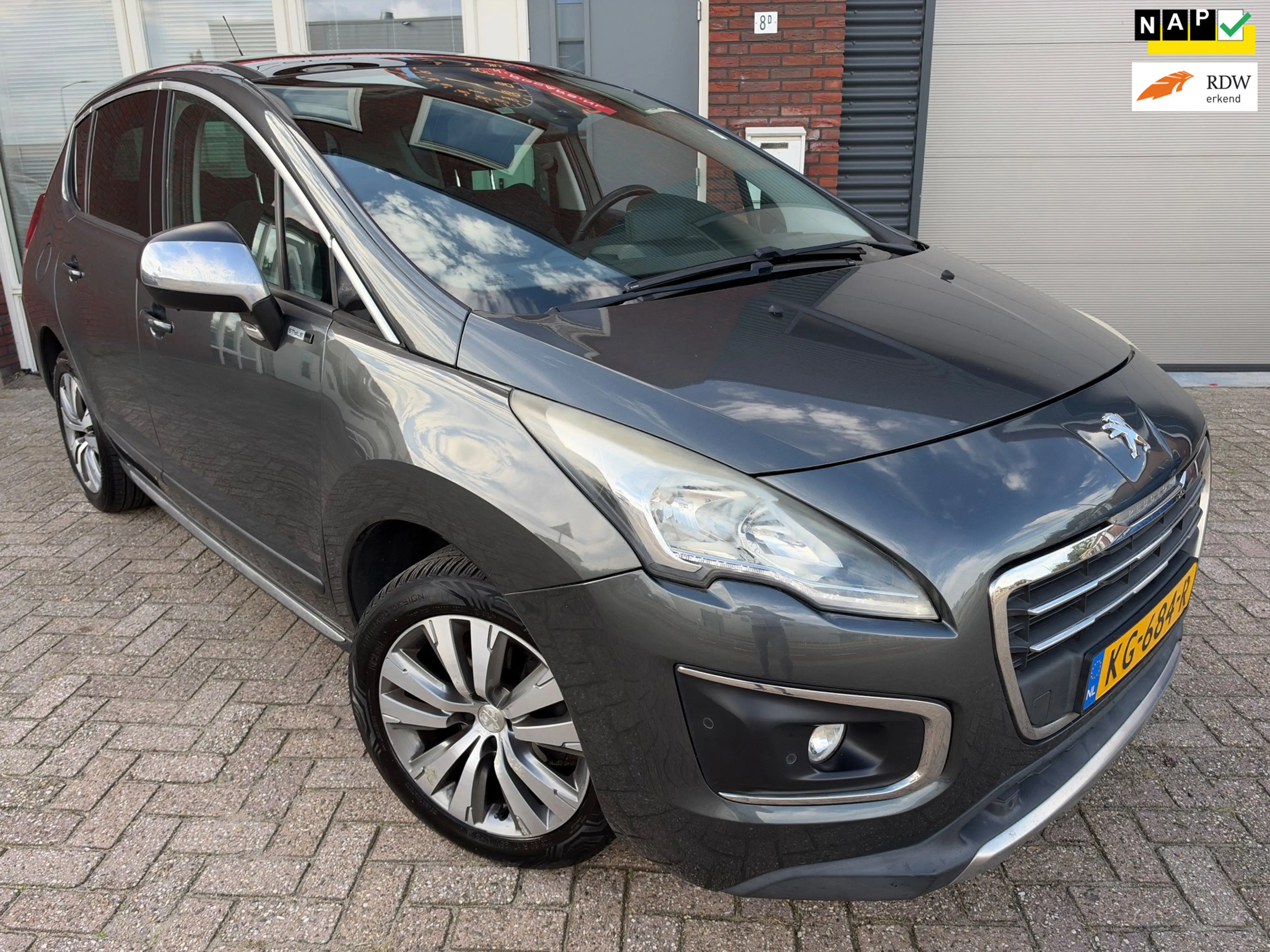 Peugeot 3008 1.2 PureTech Style / Navi / Camera / Pano / PDC /