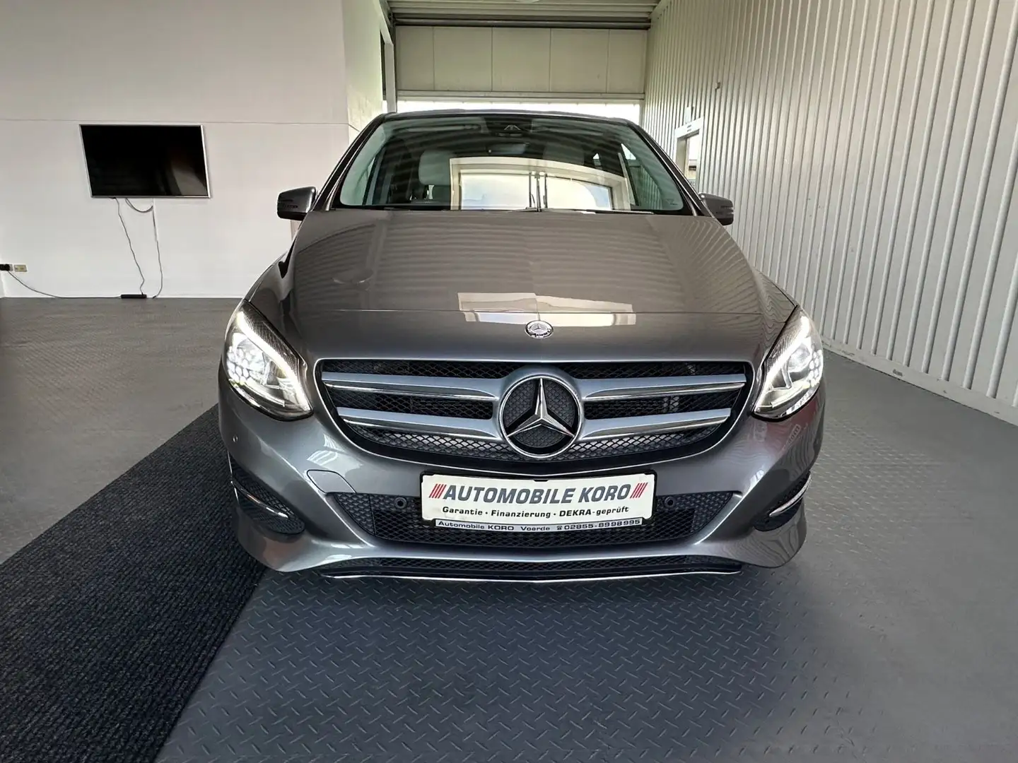 Mercedes-Benz B 180 B180/Automatik/Navi/Kamera/AHK/Style/ Grau - 2