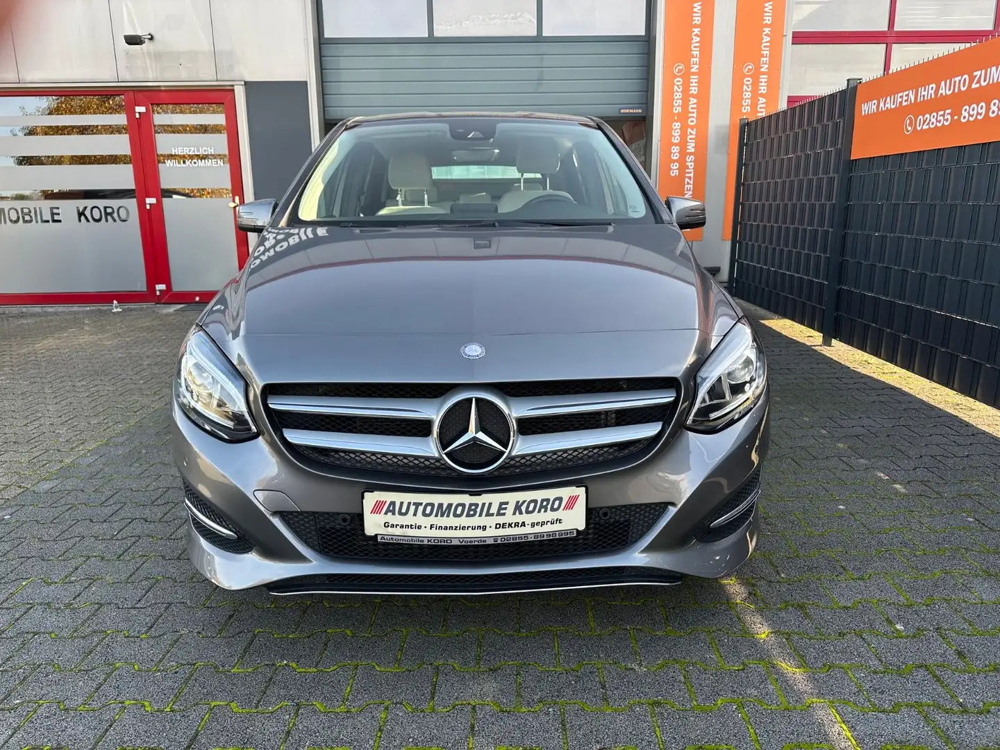 Mercedes-Benz B 180 B180/Automatik/Navi/Kamera/AHK/Style/ Grau - 1
