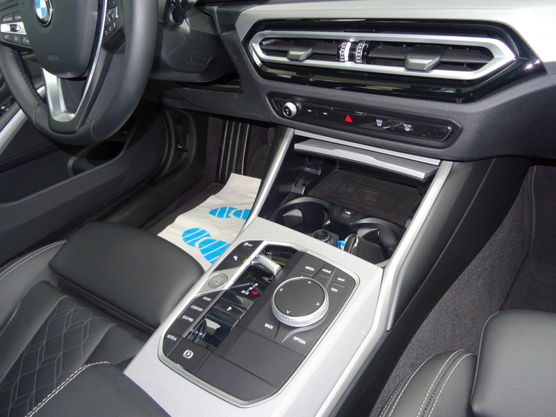 BMW 320 d Touring Aut LCI Curved Navi Leder LED Kamer — photo 9