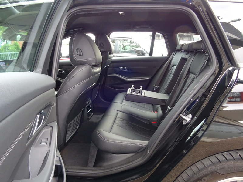 BMW 320 d Touring Aut LCI Curved Navi Leder LED Kamer — photo 13