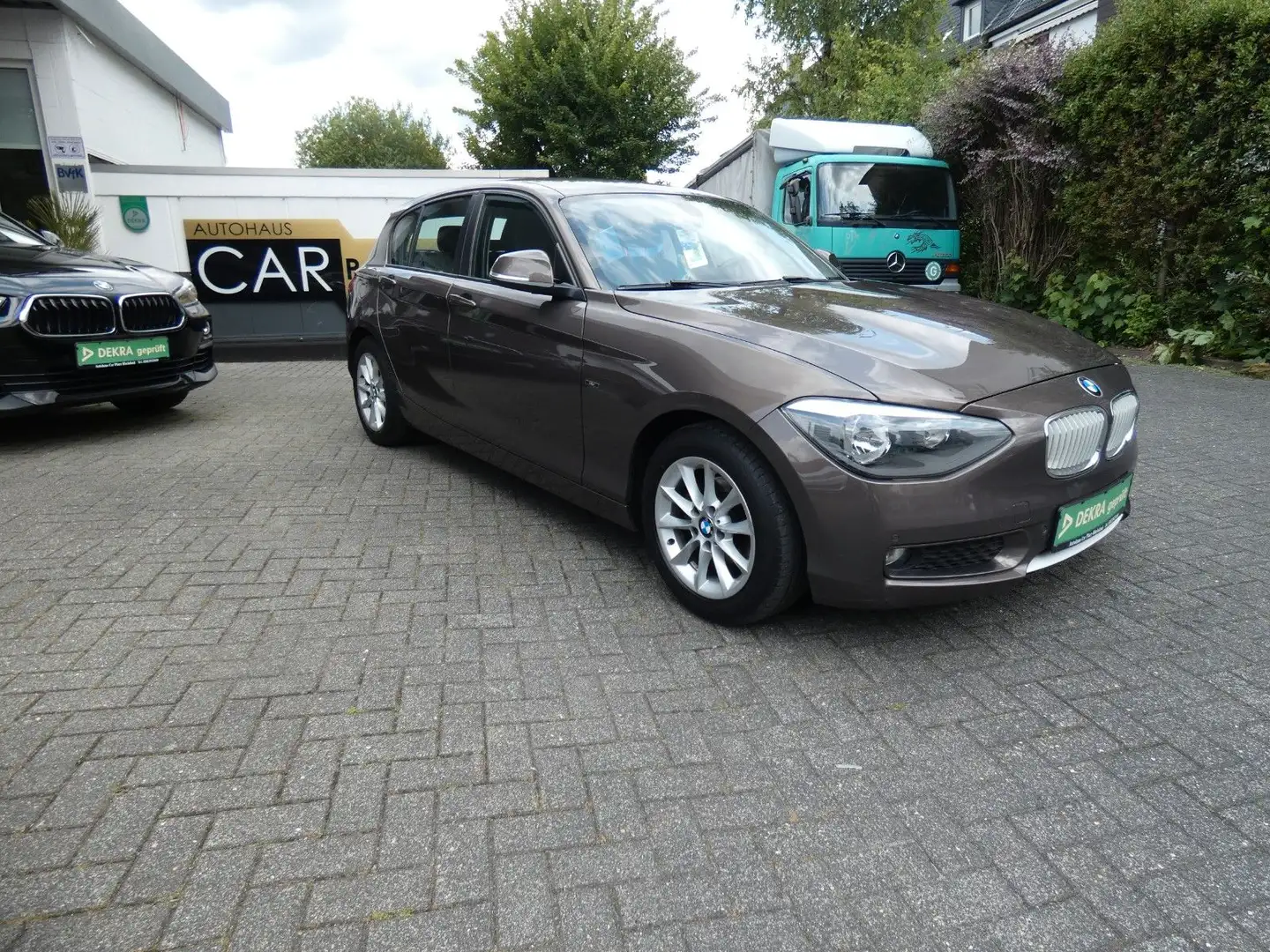 BMW 116 i Urban Line / 1.Hand/Navi/SHZ/PDC/16"Zoll Brun - 2